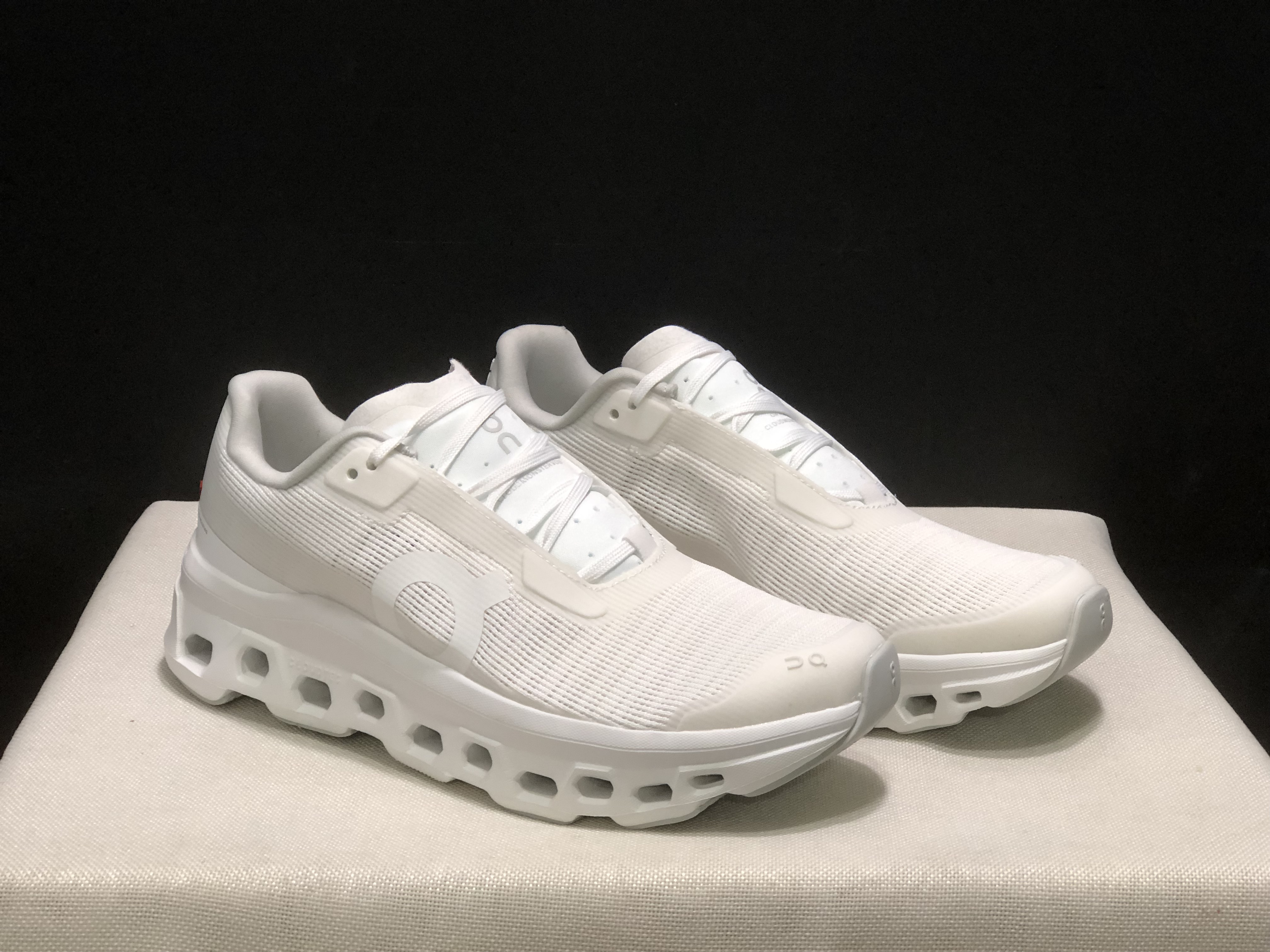 On Running Cloudmonster Void 1 M Casual Running Shoes White