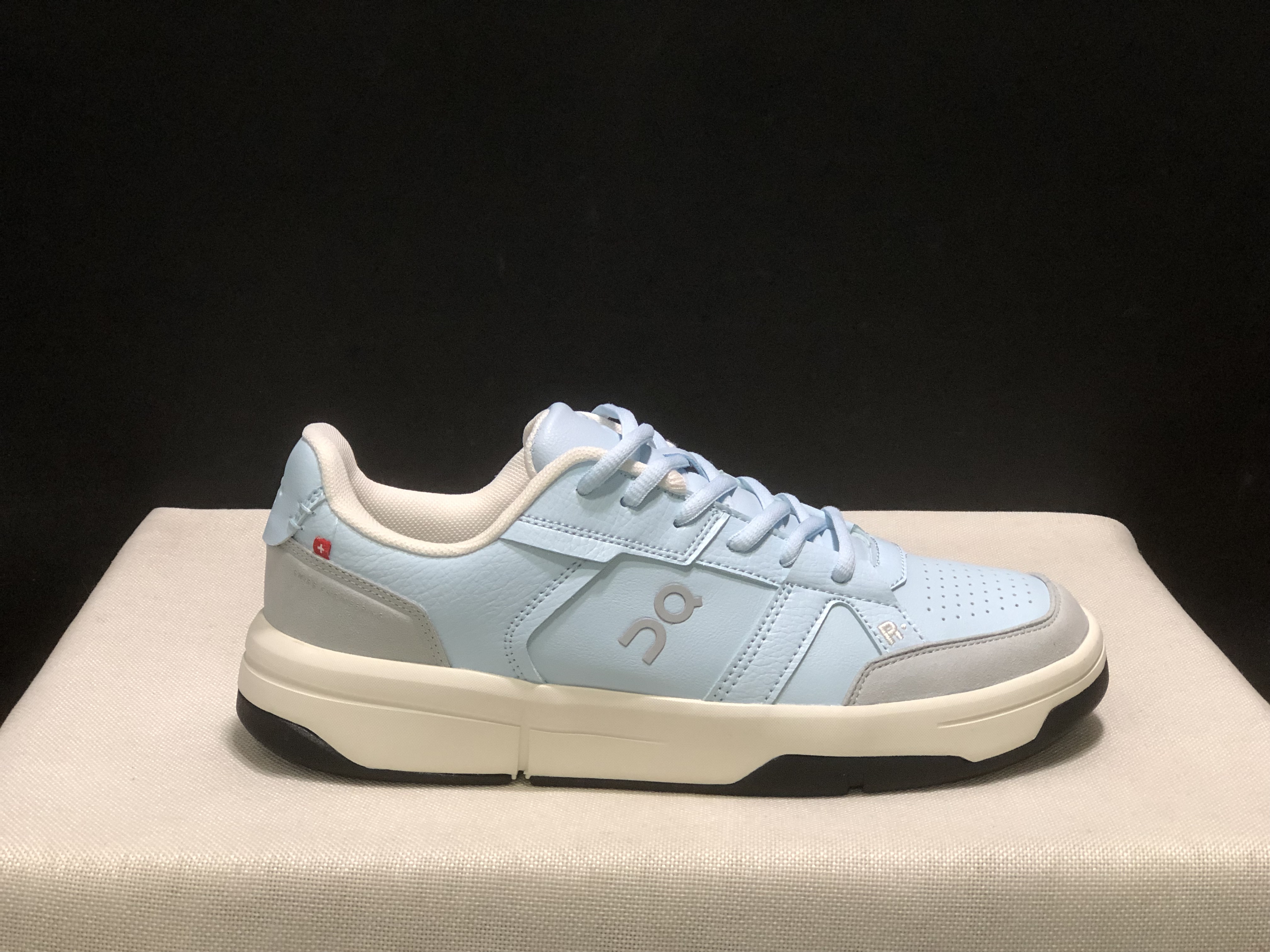 On Running The Roger Clubhouse Casual Sneakers Sky Blue