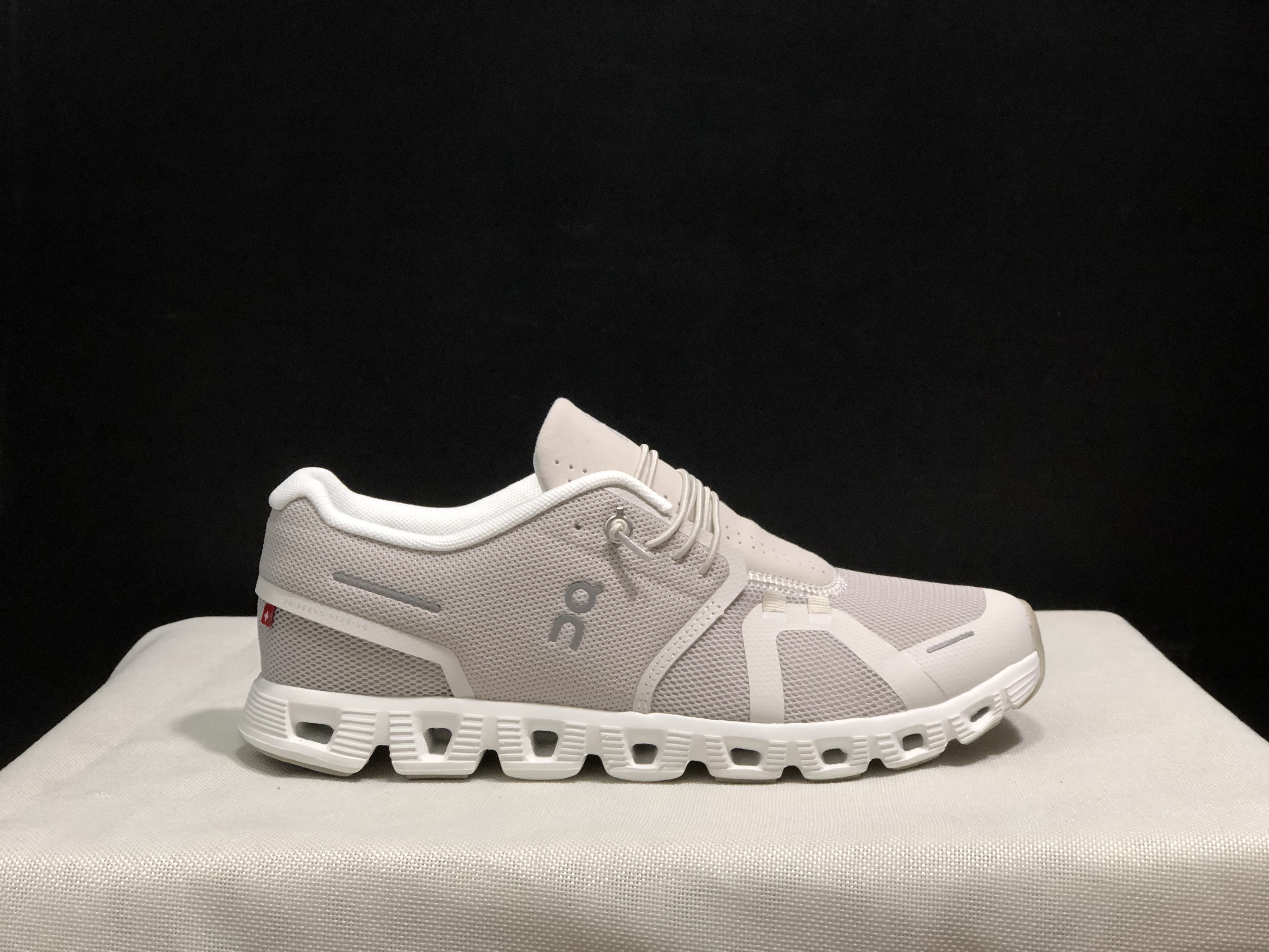 On Running Cloud 5 Lightweight Running Shoes Light Khaki