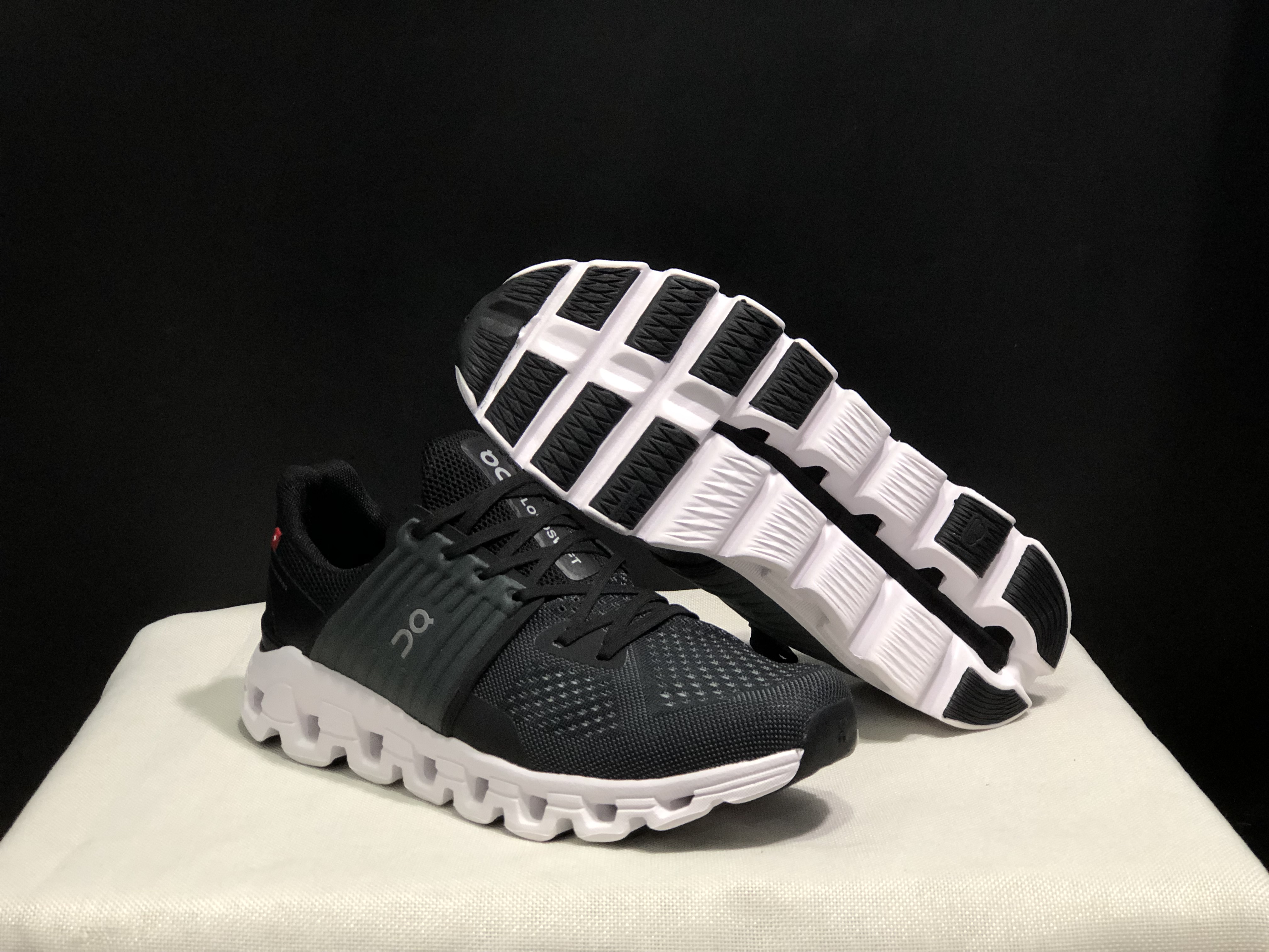 On Running Cloudswift Cushioning Running Shoes Black/White