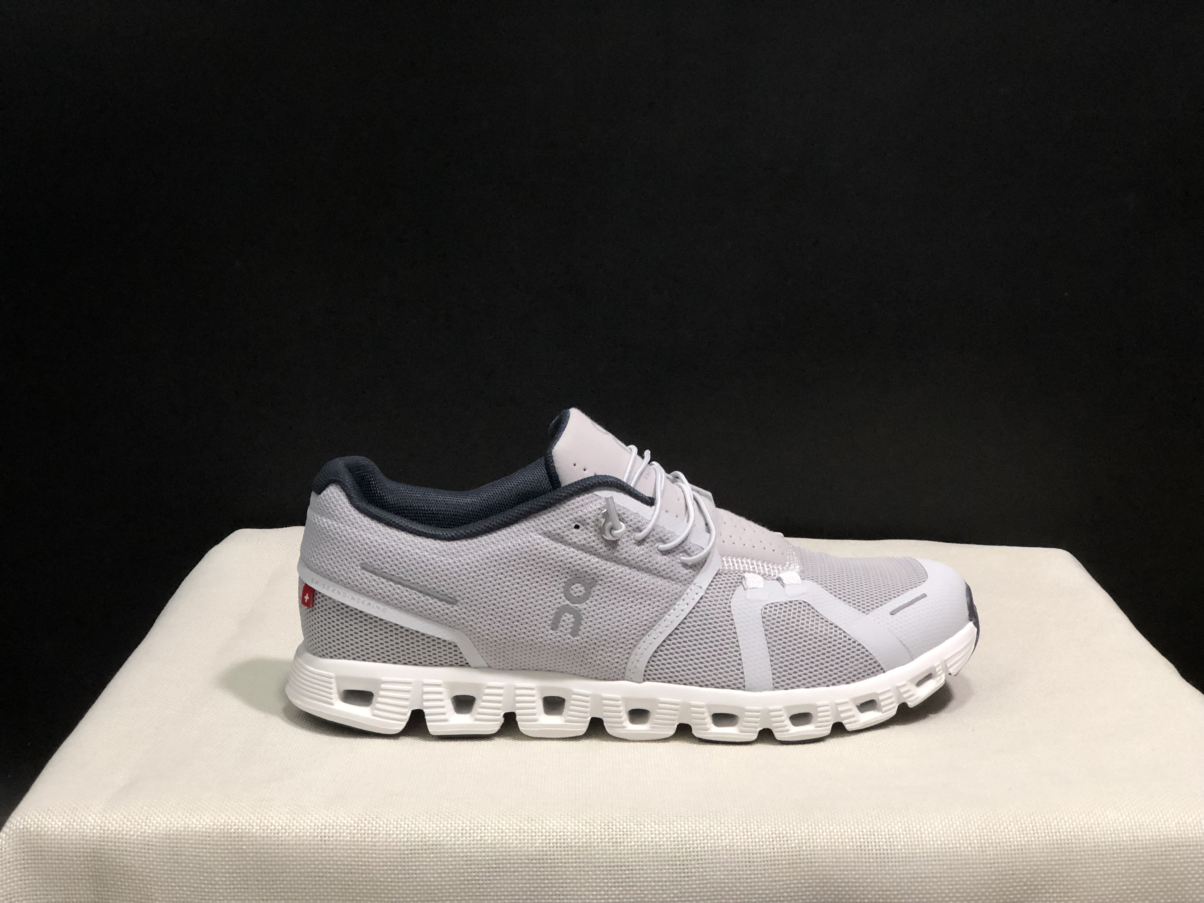 On Running Cloud 5 Light Grey Lightweight Running Shoes