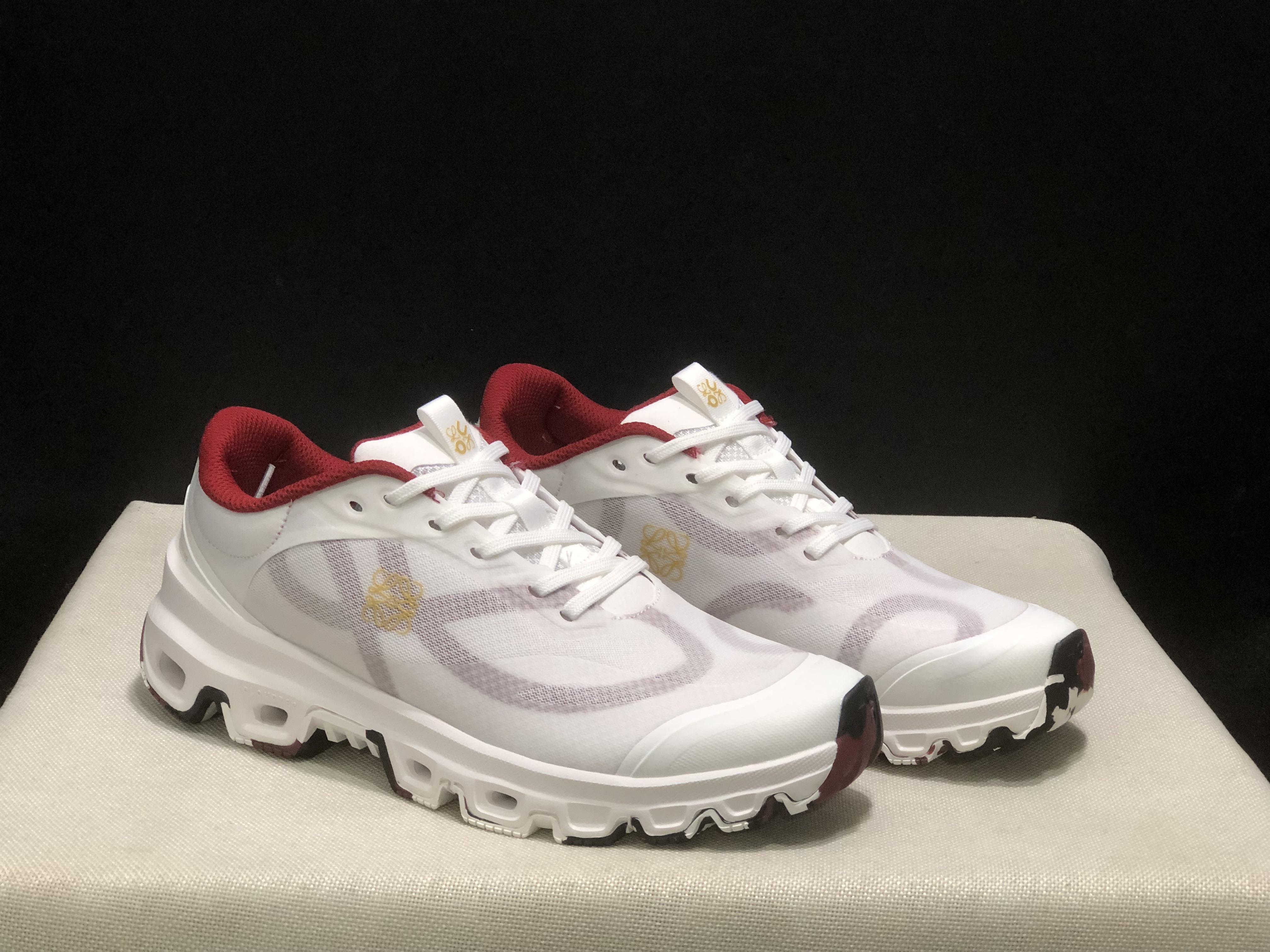 LOEWE x On Running Cloudventure 2.0 Running Shoes Co-Signed Edition White/Red