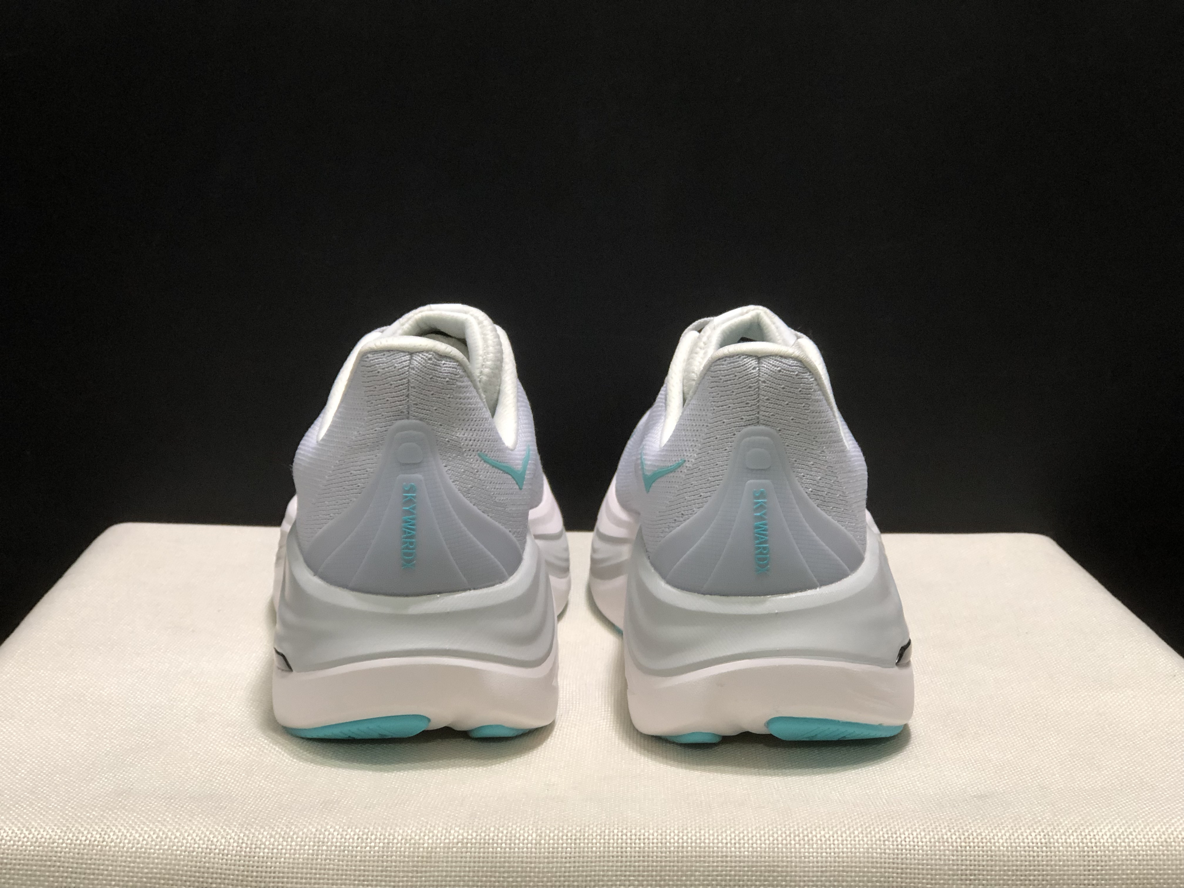 Hoka One One Skyward X Anti-slip Wear-resistant Running Shoes Sneakers Silver