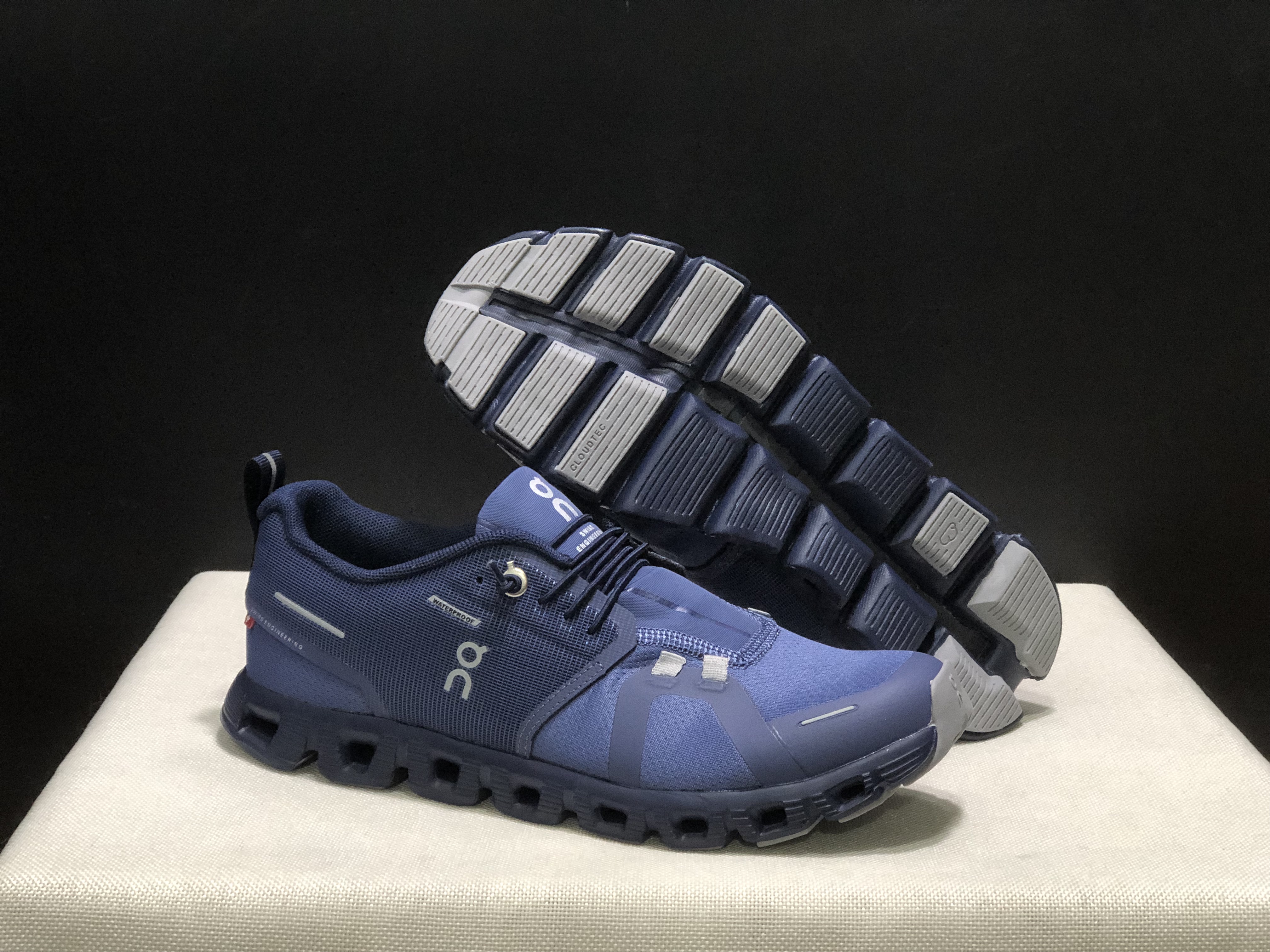 On Running Cloud 5 Navy Lightweight Running Shoes