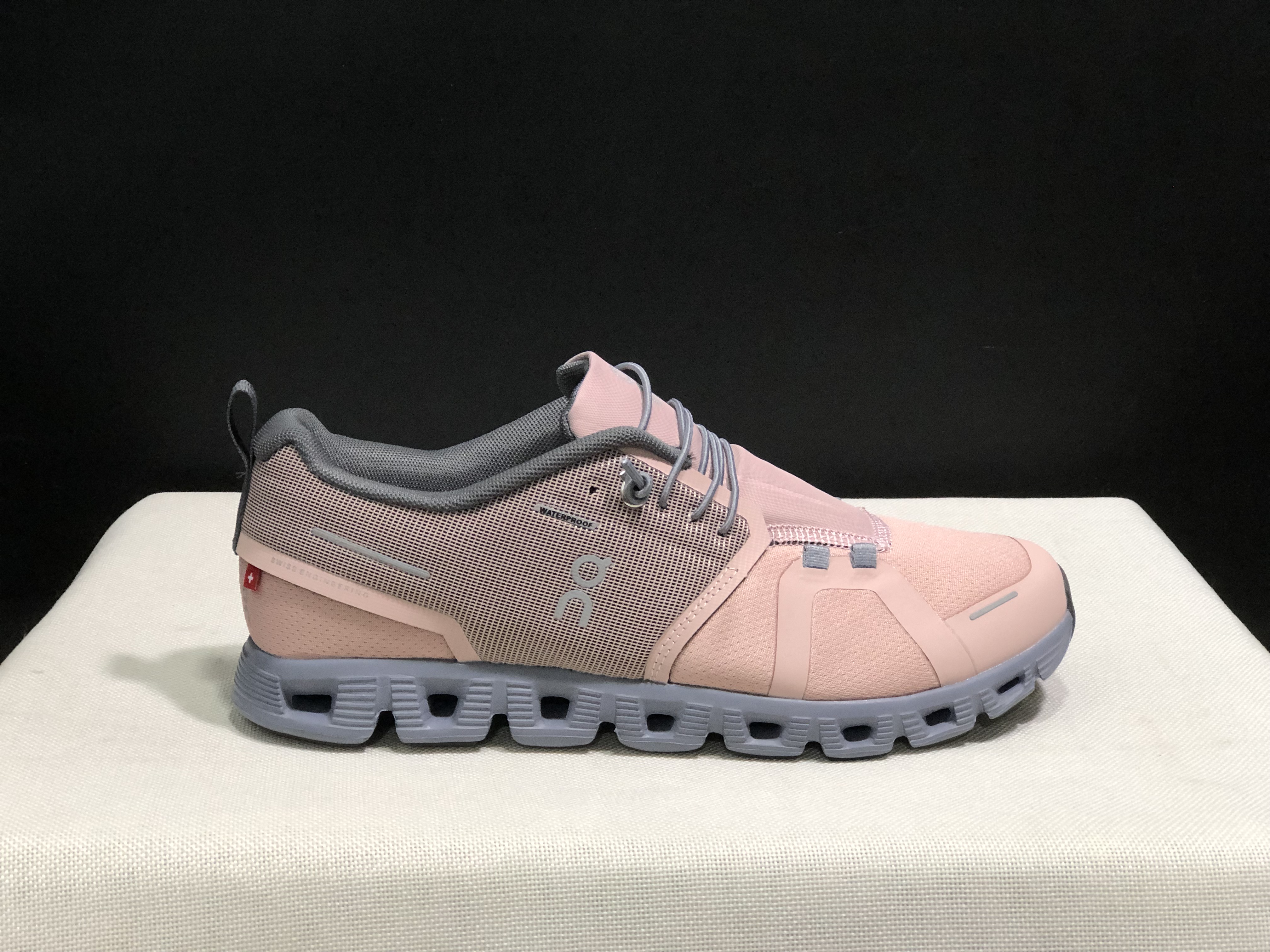 On Running Cloud 5 Lightweight Running Shoes Rose/Fossil