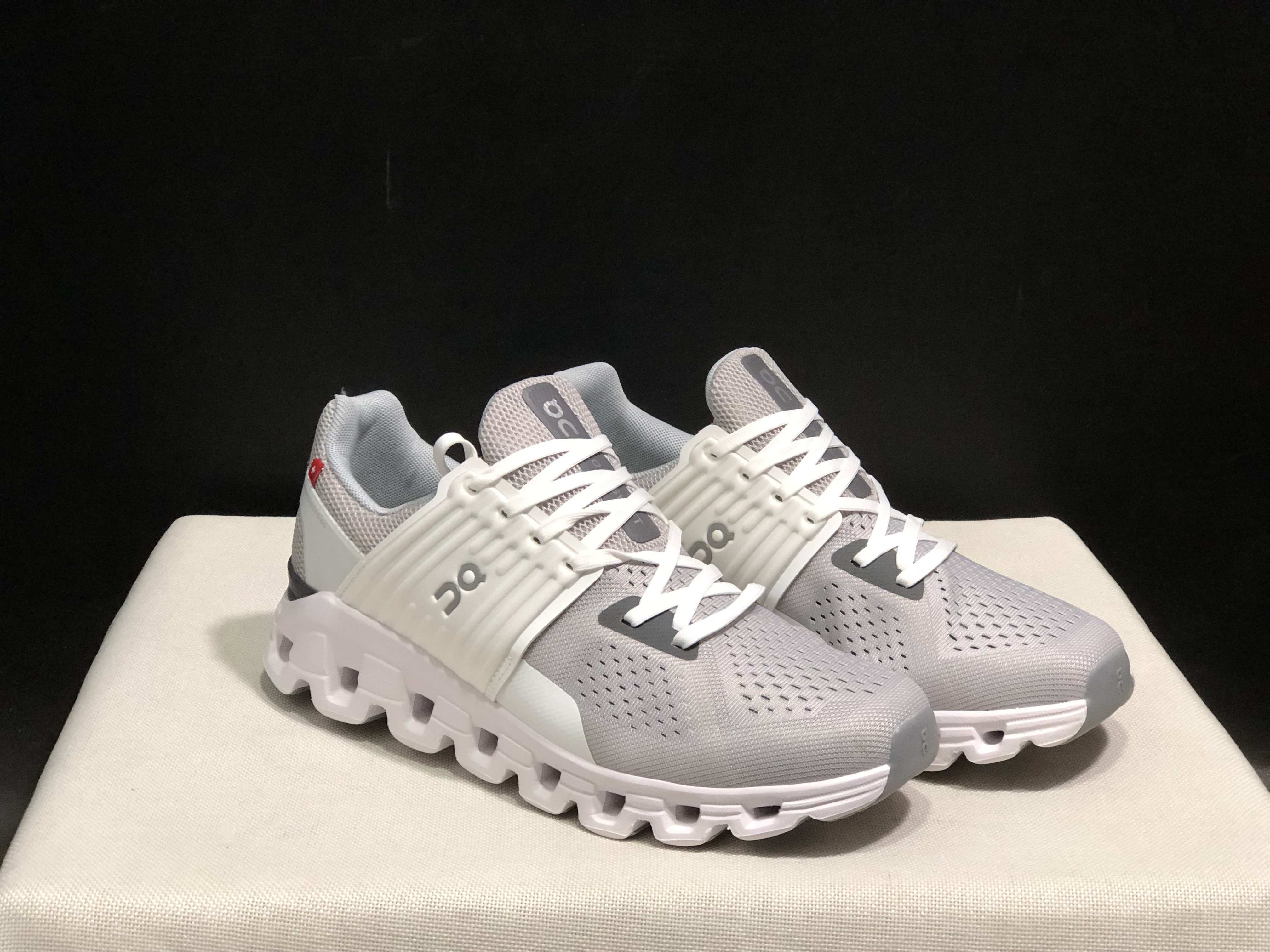 On Running Cloudswift Cushioning Running Shoes Light Grey/White