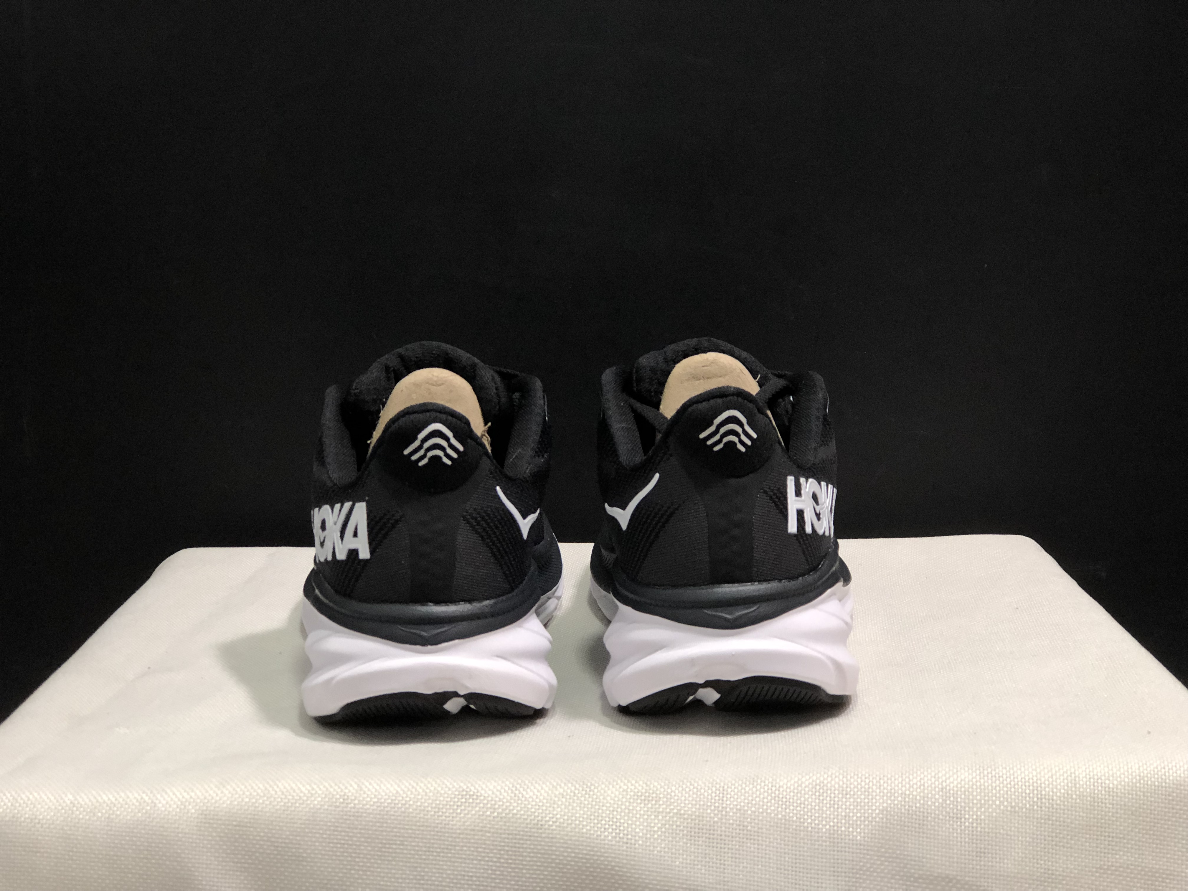 Hoka One One Clifton 9 Running Shoes Athletic Shoes Sneakers Black/White