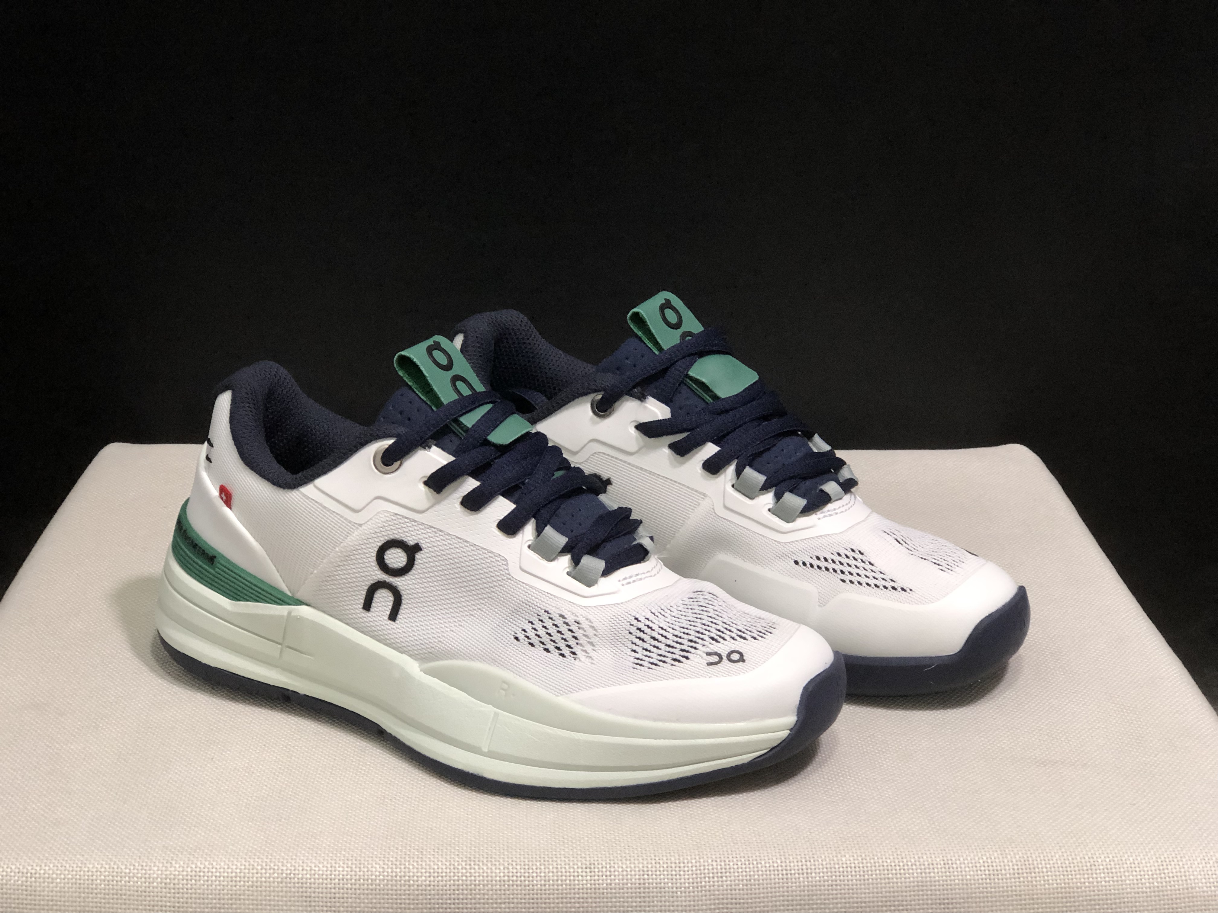 On Running The Roger Rro Durable And Breathable Tennis Shoes White/Dark Blue