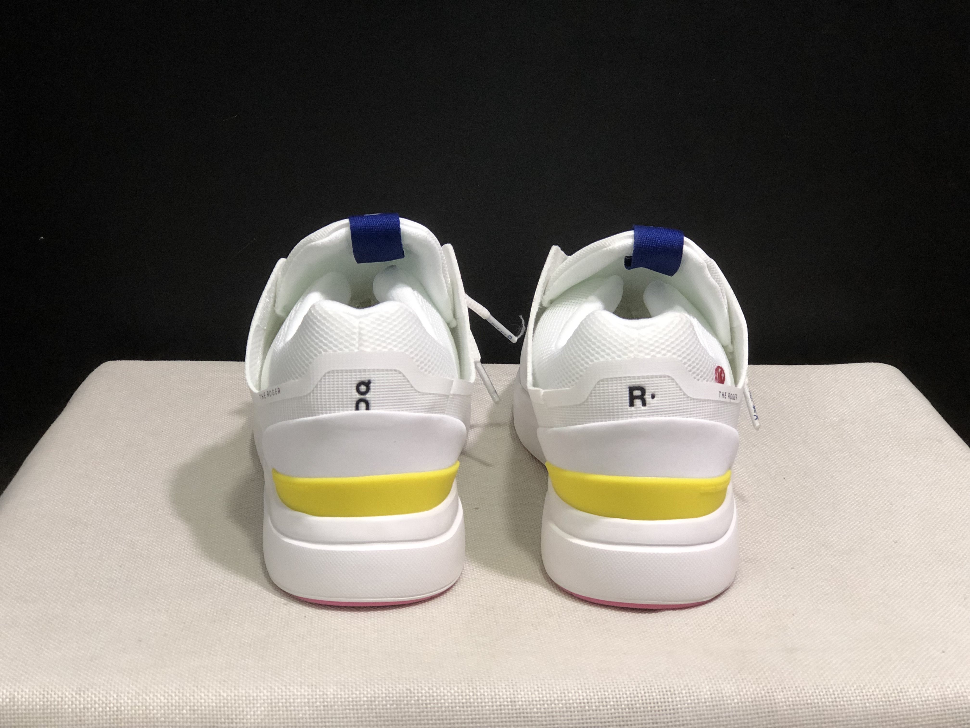 On Running The Roger Spin Breathable Mesh Sneakers Blue White/Pink Sole