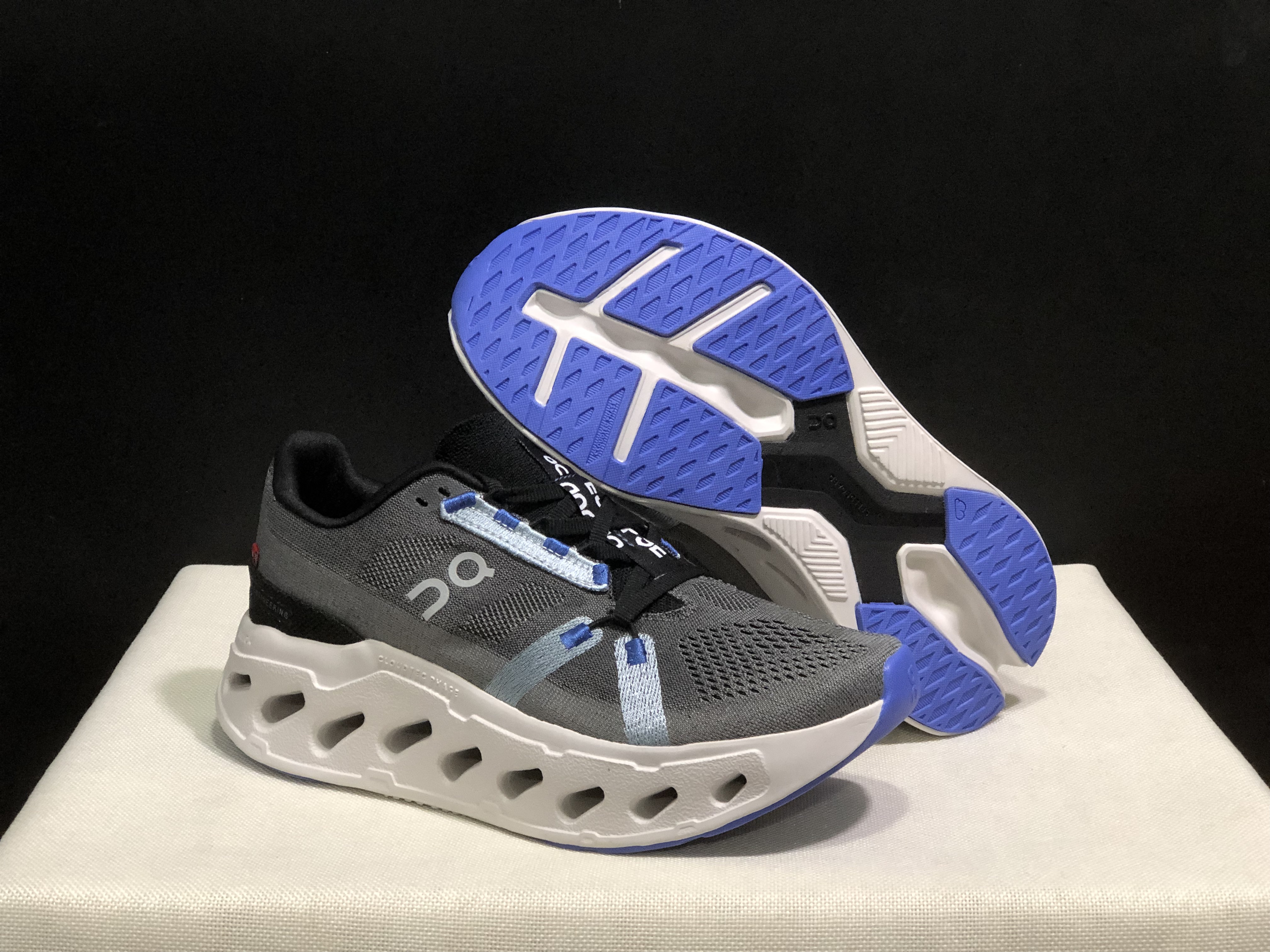 On Running Cloudeclipse Soft And Comfortable Running Shoes Frost/Dark Grey
