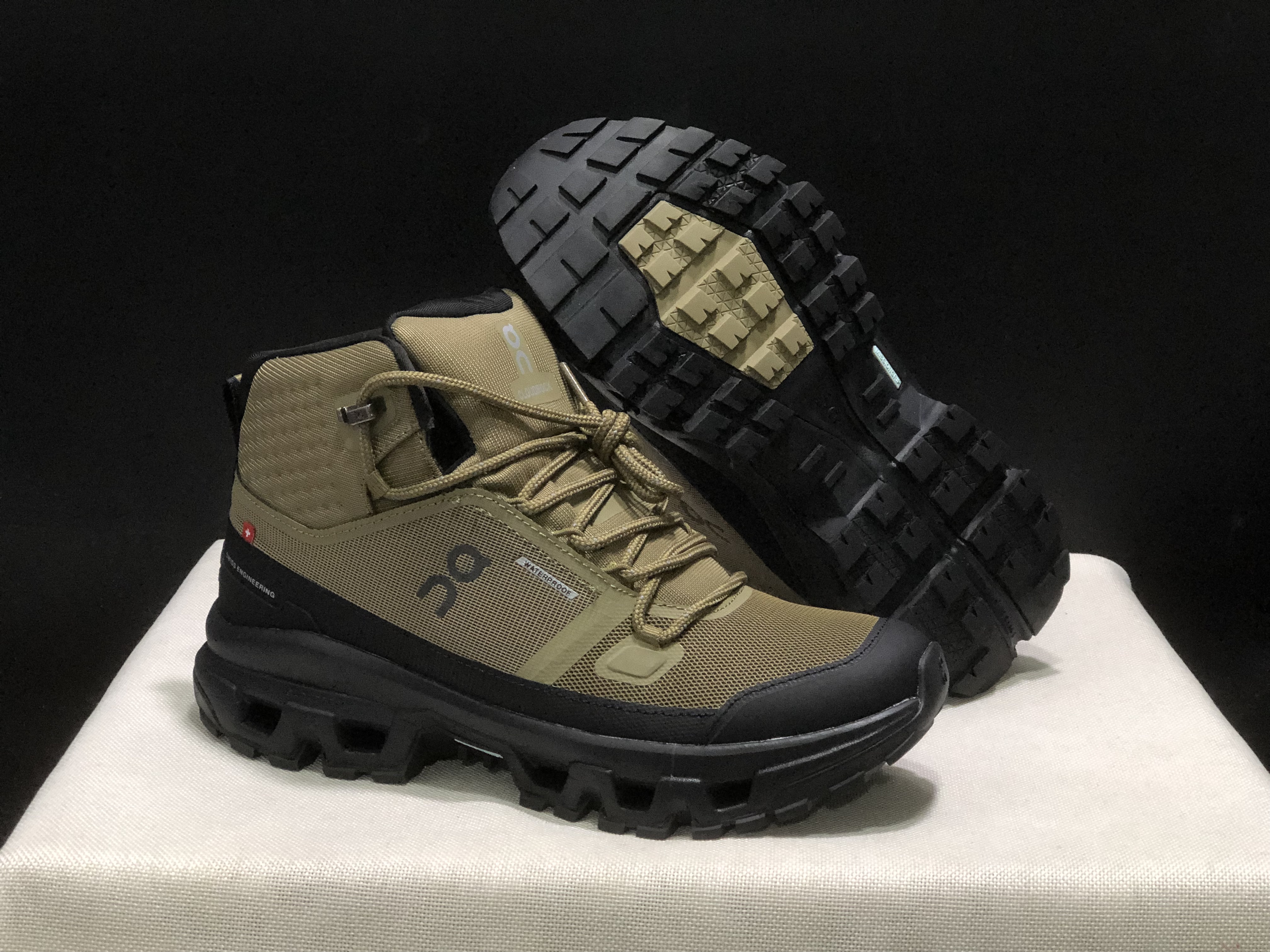 On Running Cloudrock Mid WP High-Top Hiking Shoes Hunter/Black