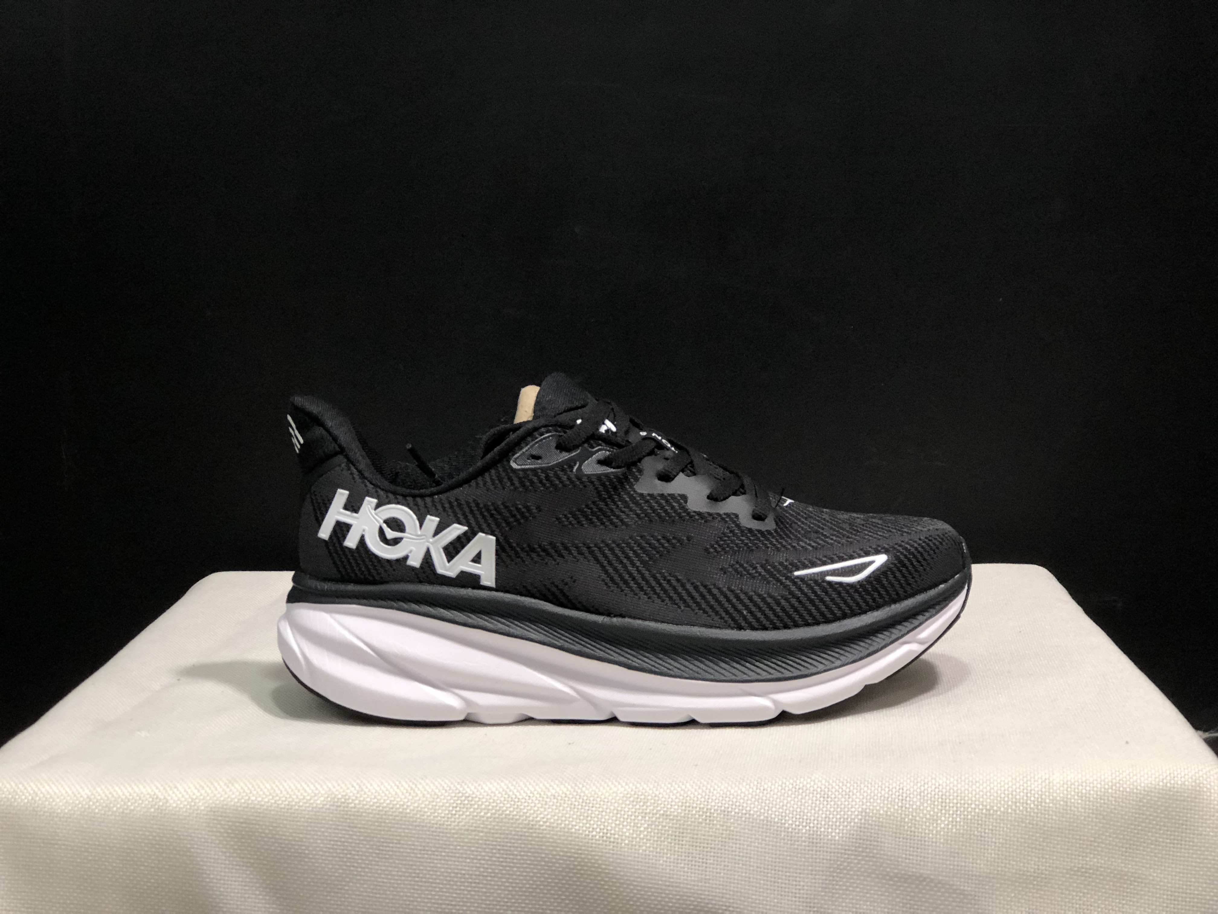 Hoka One One Clifton 9 Running Shoes Athletic Shoes Sneakers Black/White