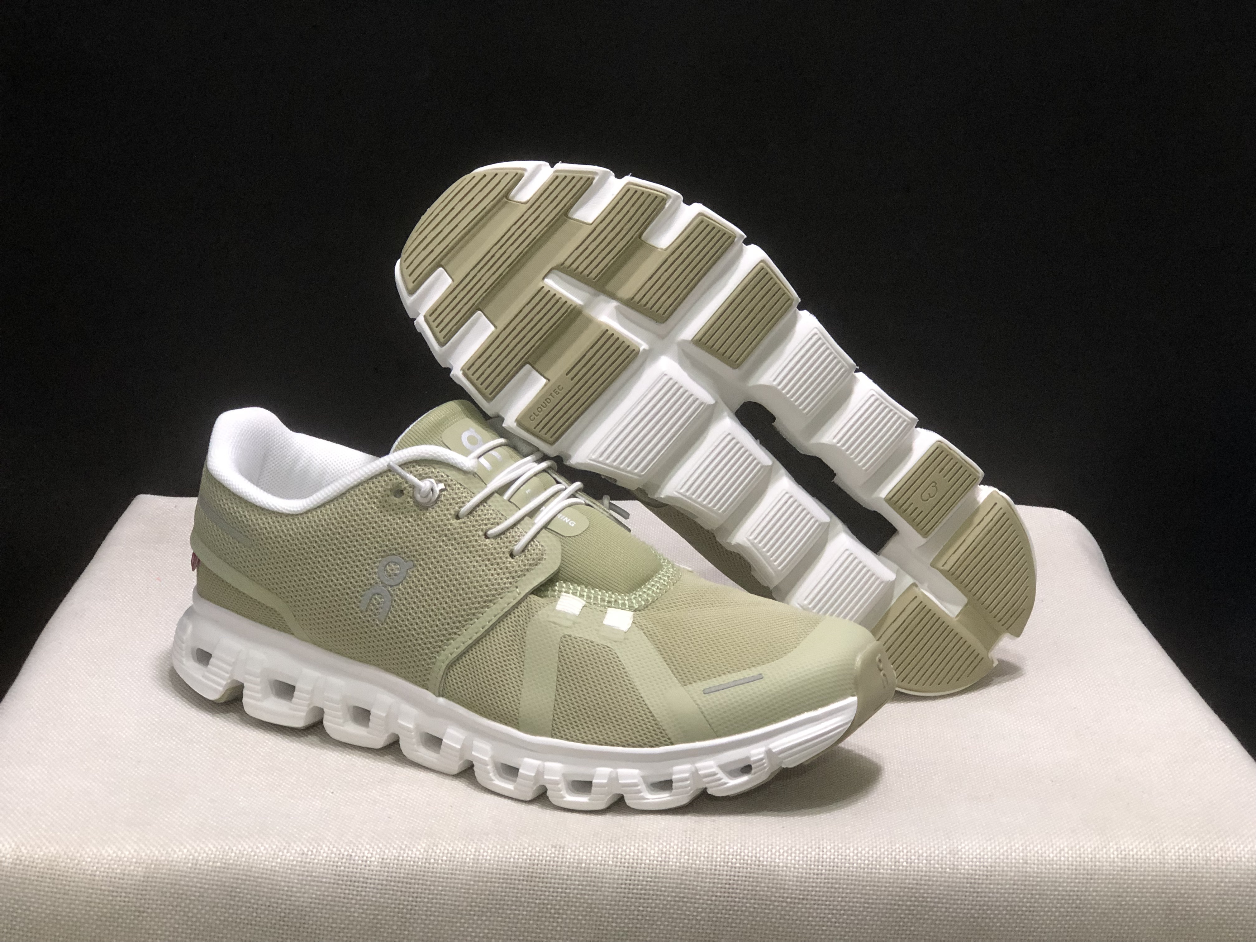 On Running Cloud 6 Casual Life Shoes Caper | Ice