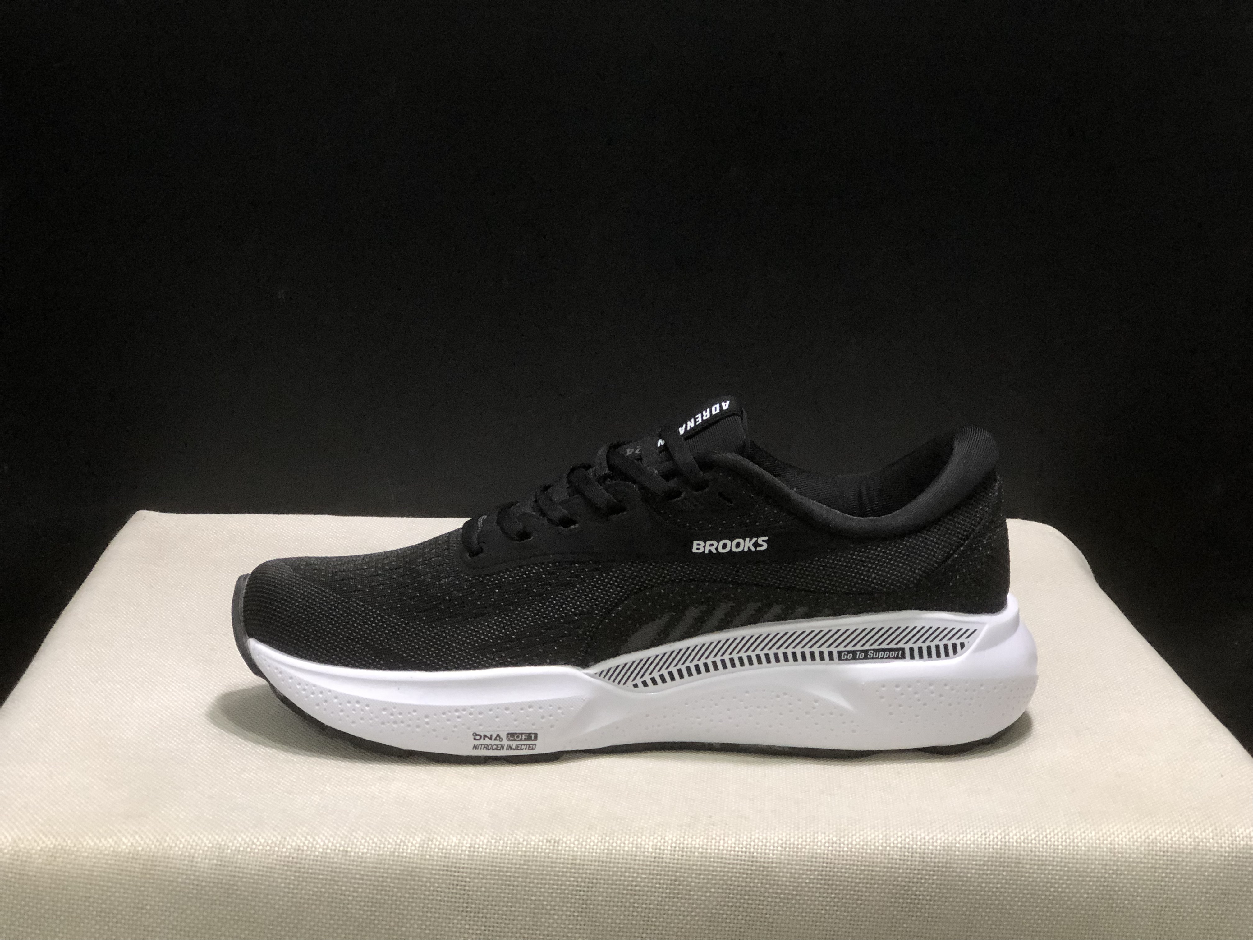 Brooks Adrenaline GTS 24 Casual Running Shoes Black/White