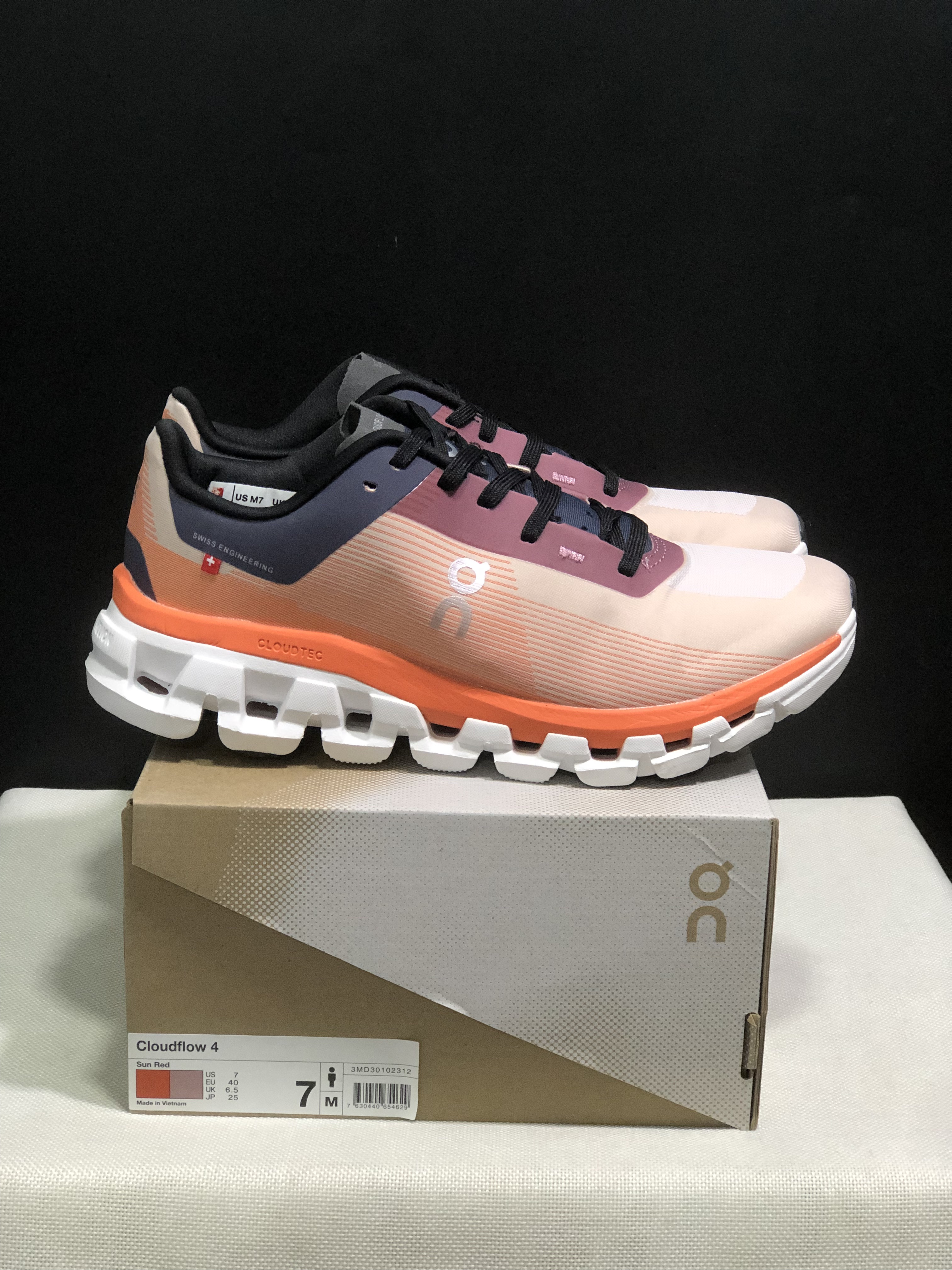 On Running Cloudflow 4 Shock-Absorbing And Wear-Resistant Running Shoes Quartz/Flame