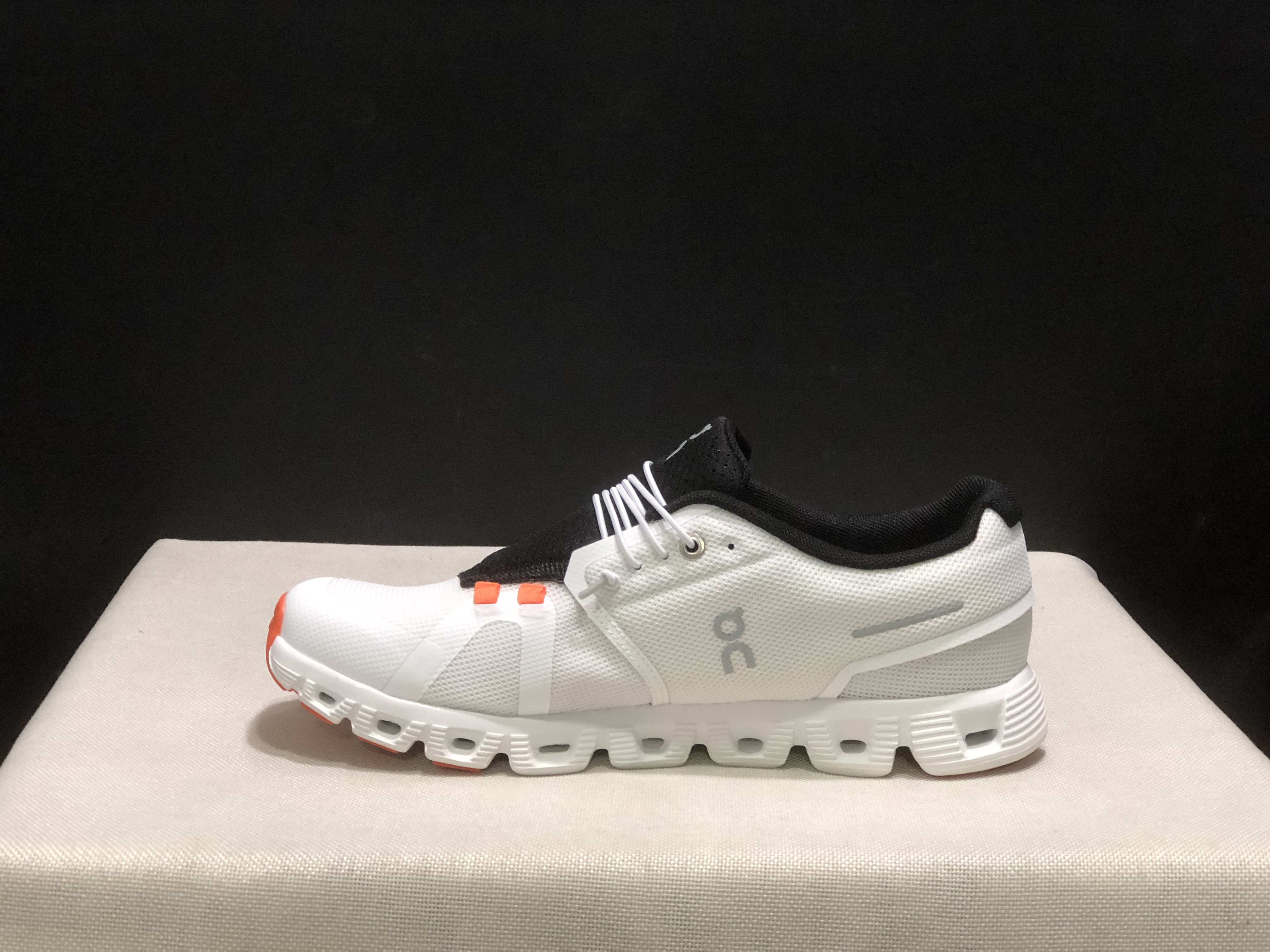 On Running Cloud 5 Lightweight Running Shoes White/Black