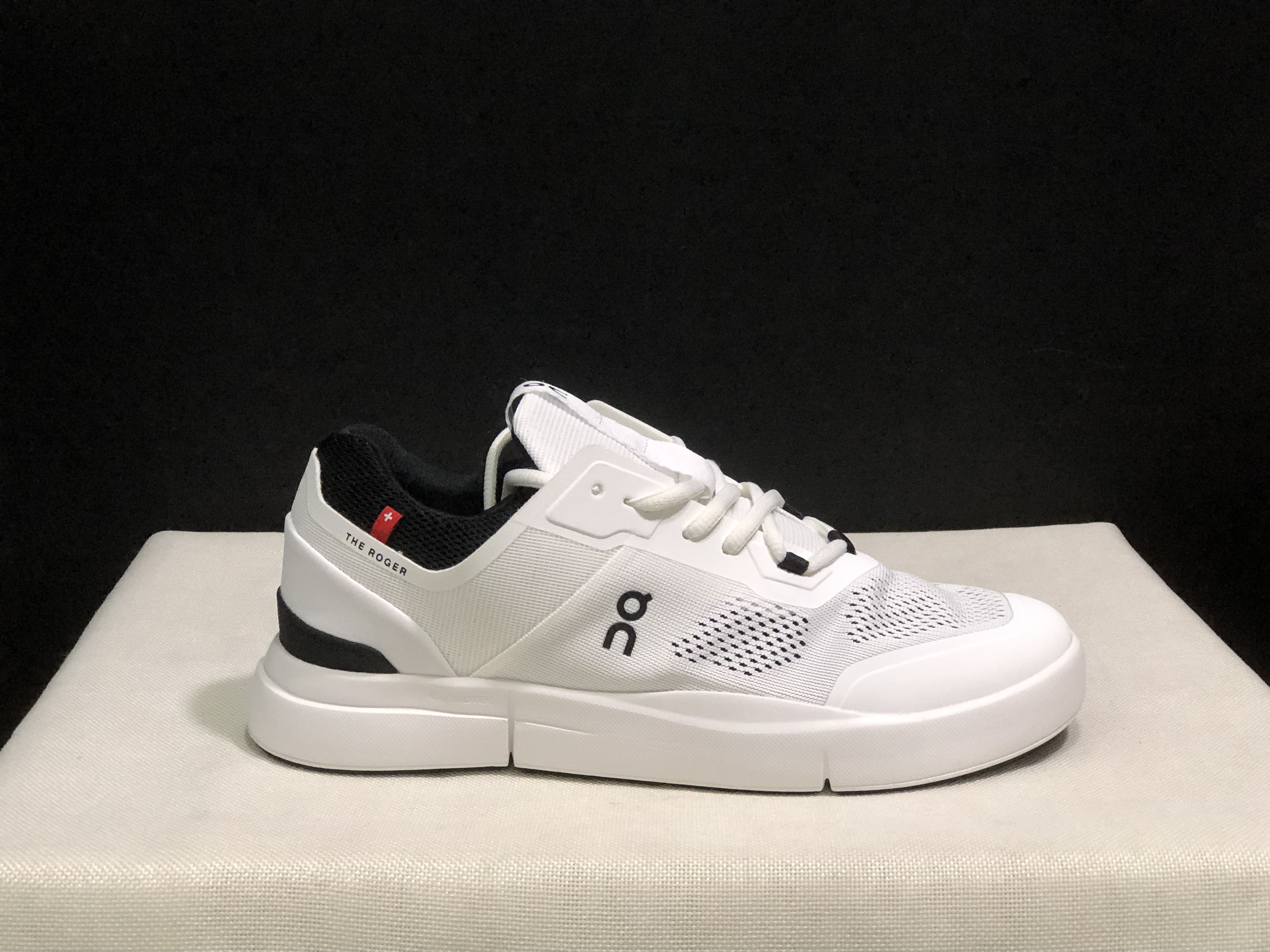 On Running The Roger Spin Breathable Mesh Sneakers White/Black