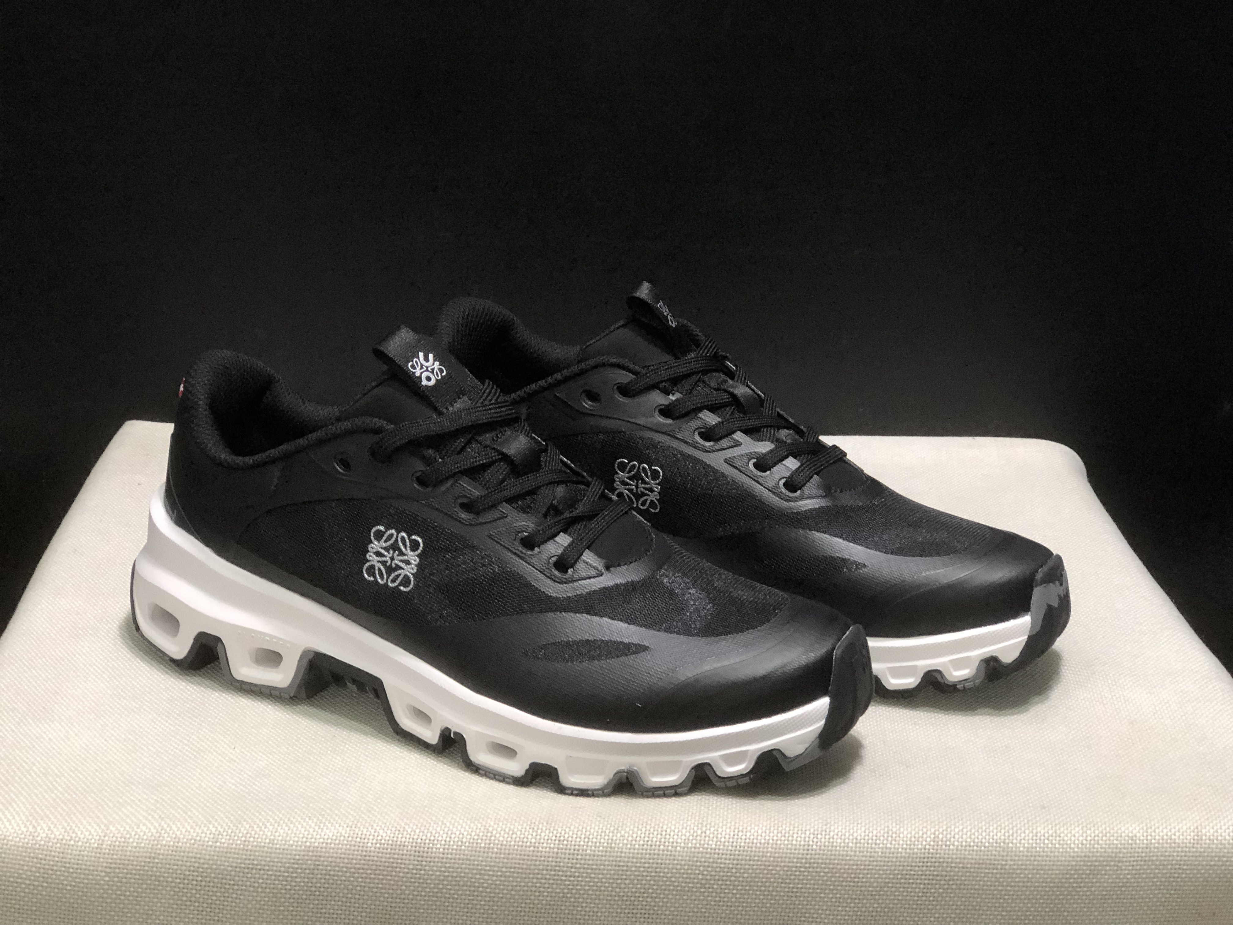 LOEWE x On Running Cloudventure 2.0 Black/White Running Shoes Co-Signed Edition