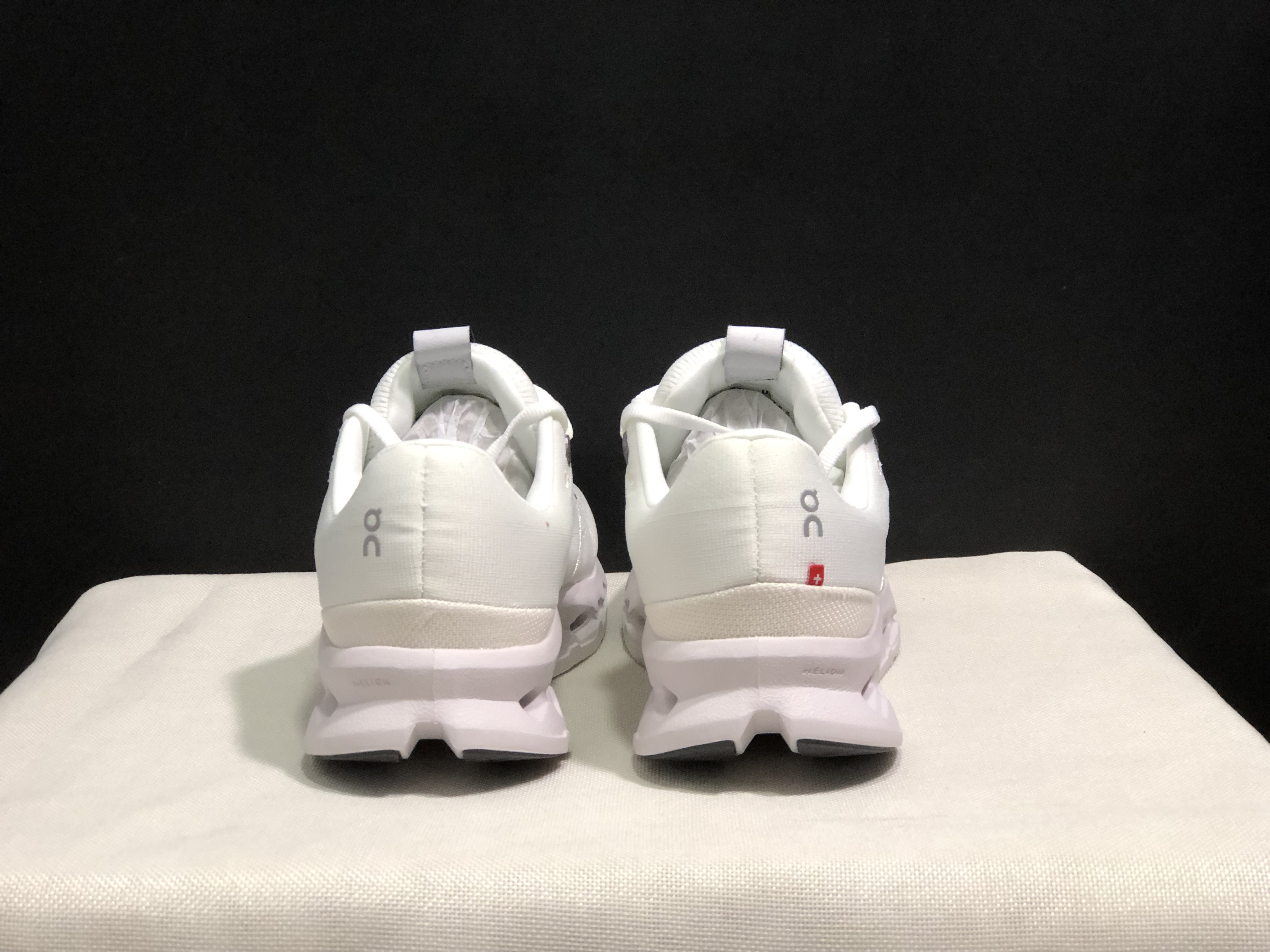 On Running Cloudsurfer Training Anti-Slip Running Shoes White