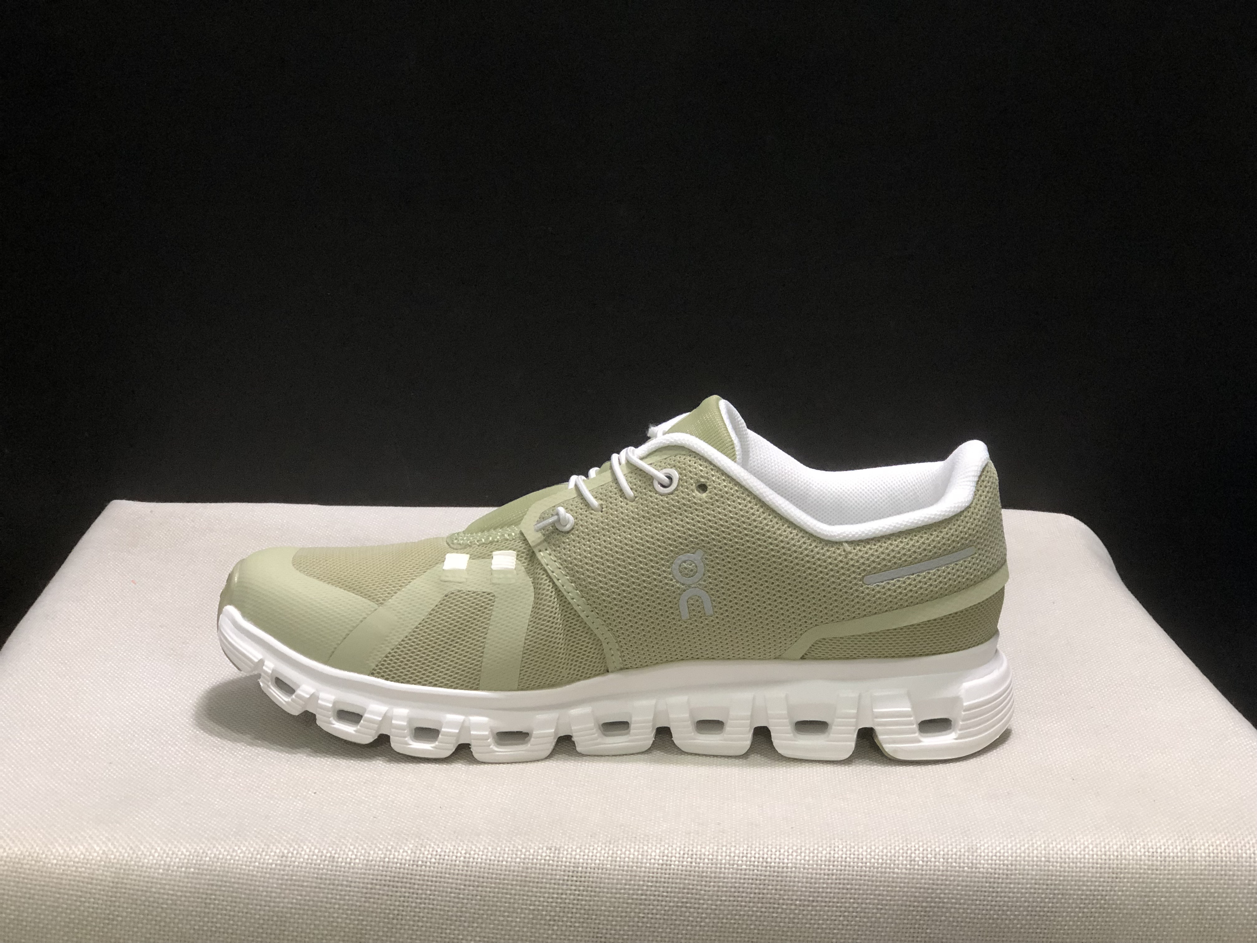 On Running Cloud 6 Casual Life Shoes Caper | Ice