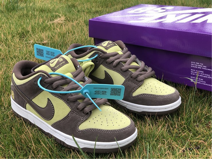 Nike SB Dunk Low Matcha Brown Sneakers