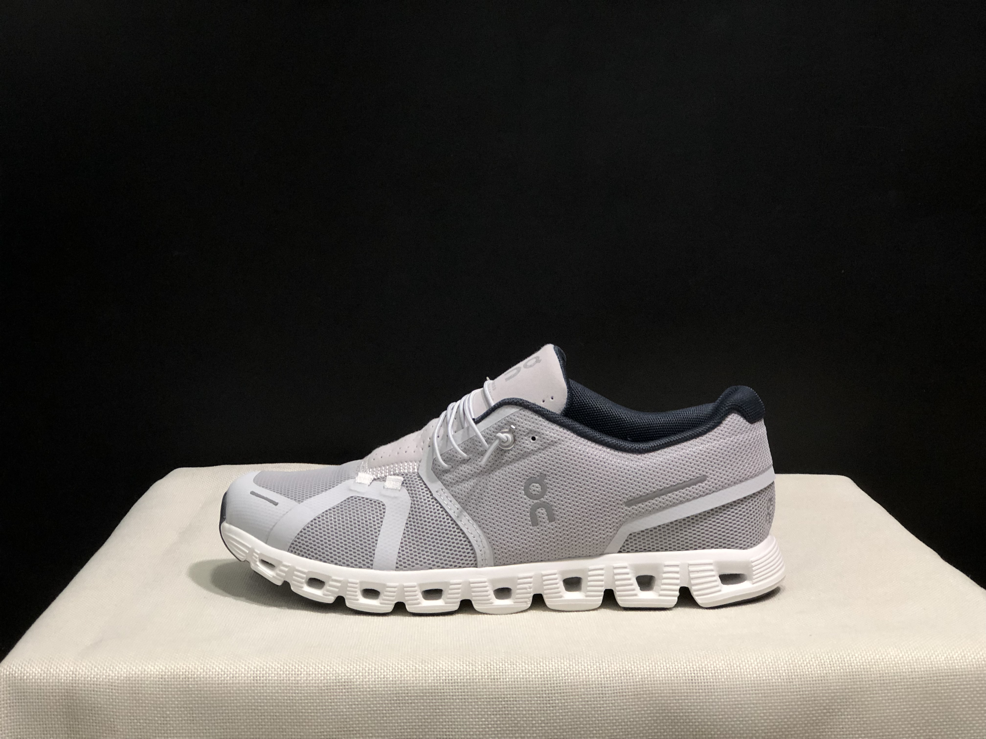 On Running Cloud 5 Light Grey Lightweight Running Shoes