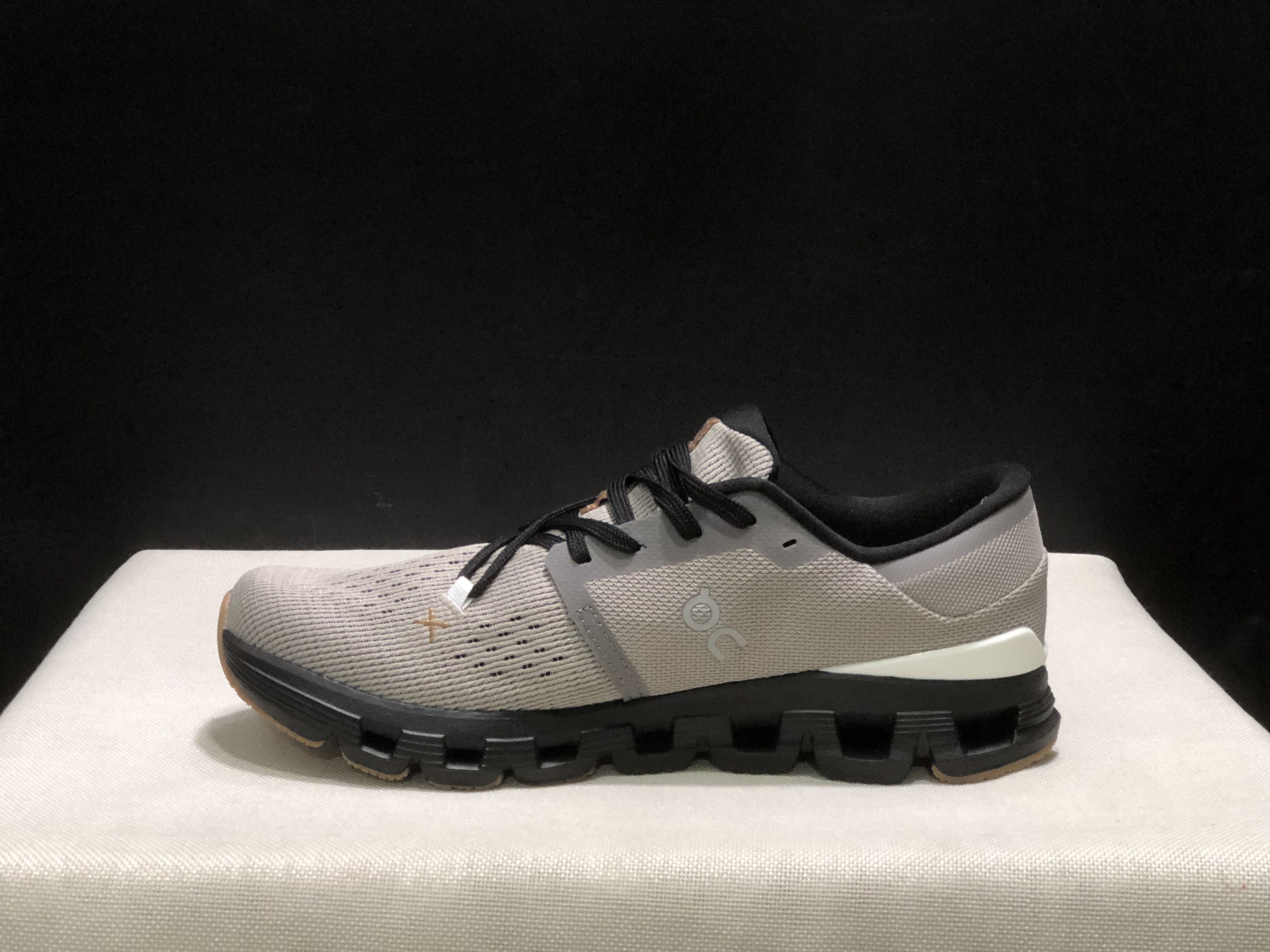 On Running Cloud X4 Comfortable Running Shoes Fog/Black