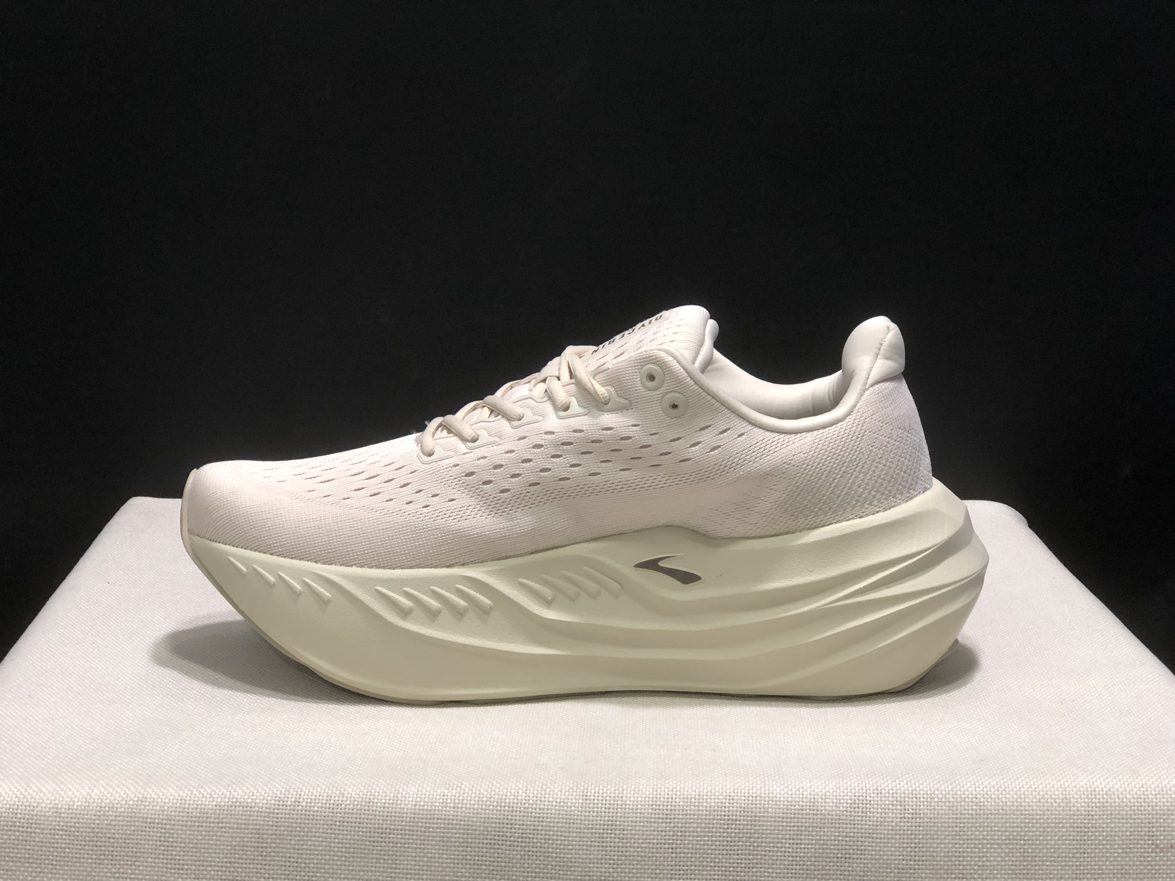 Brooks Glycerin Max Comfortable Low-top Running Shoes Apricot White