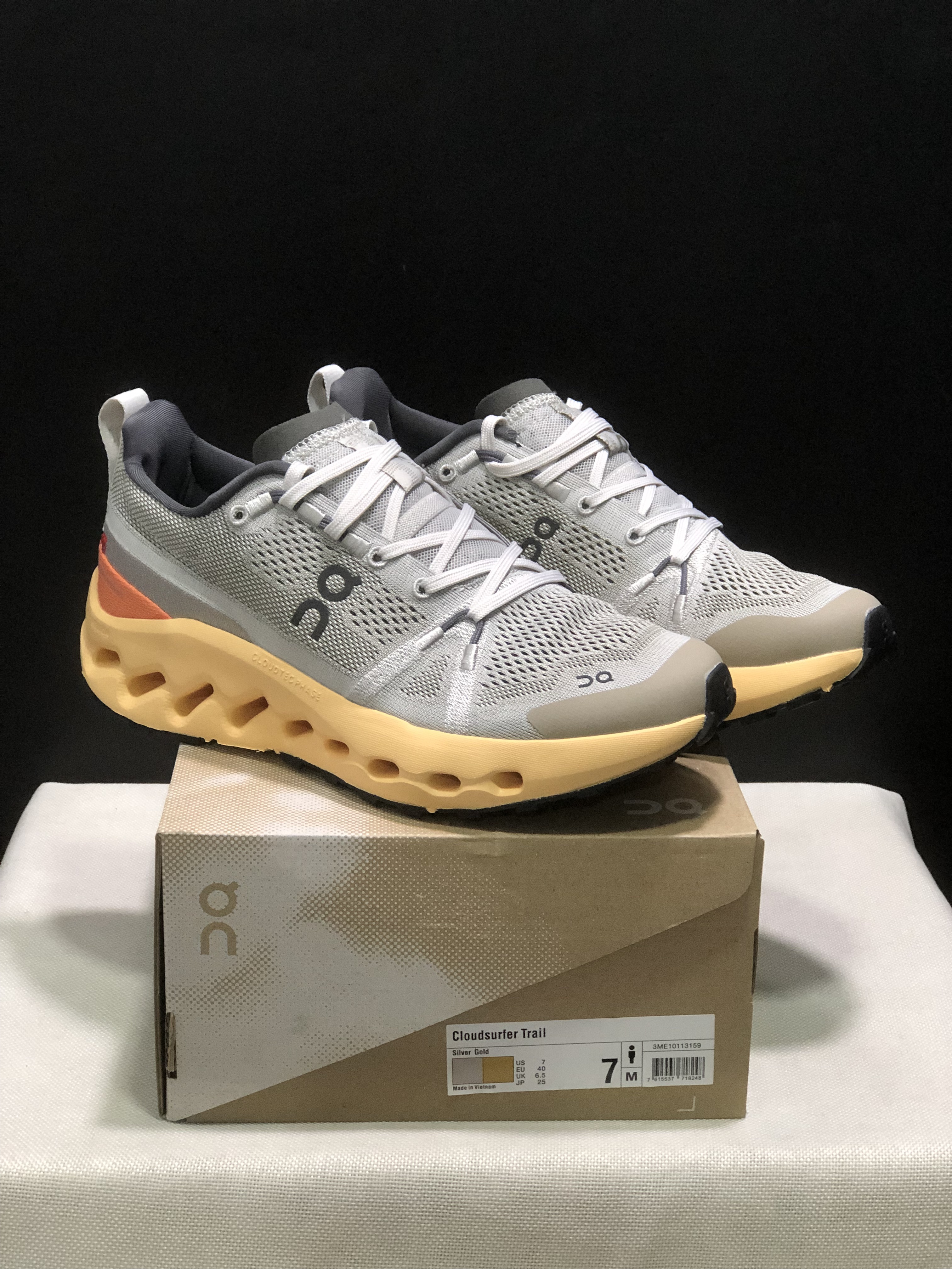 On Running Cloudsurfer Trail Waterproof Comfortable And Breathable Running Shoes Silver/Gold