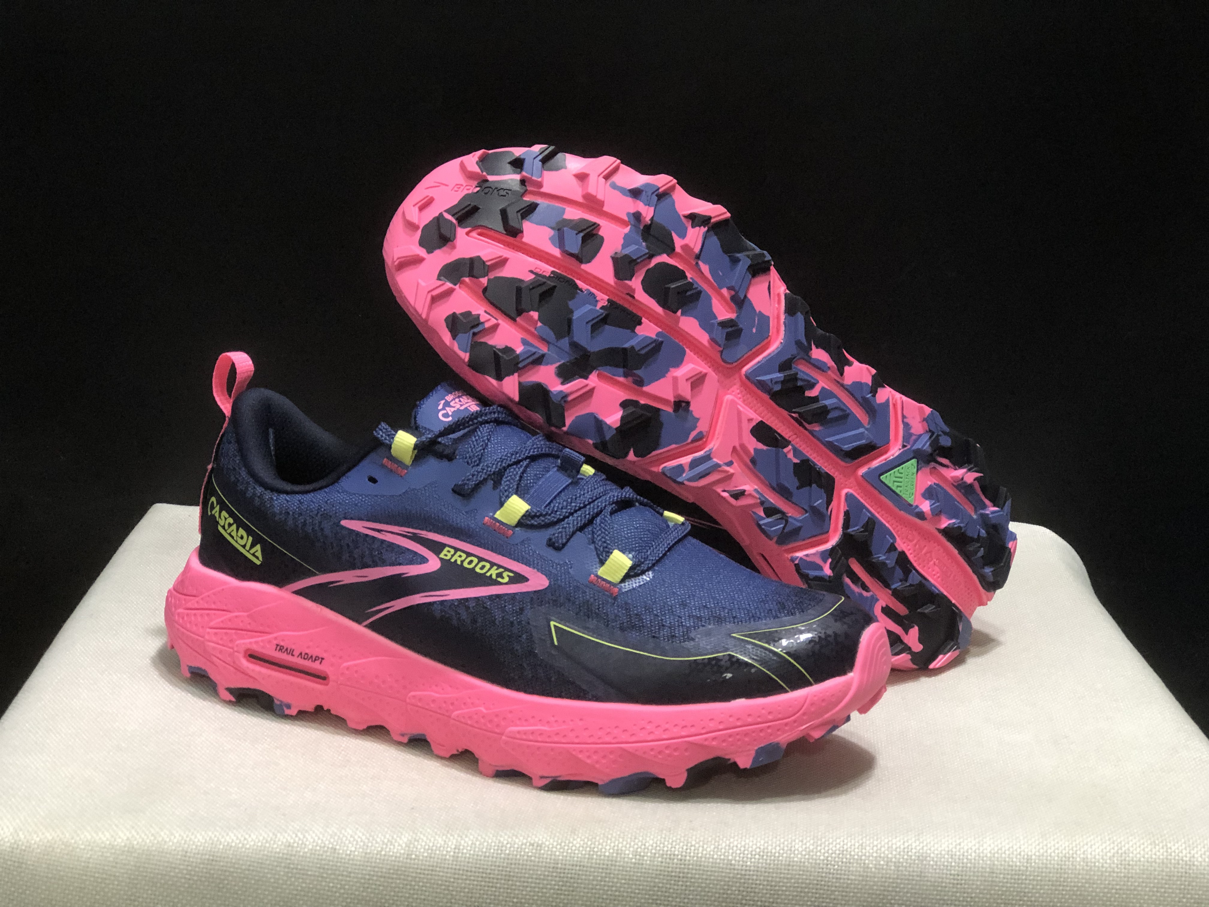 Brooks Cascadia 18 Low-top Running Shoes Grey Blue/Pink/Sunny Lime