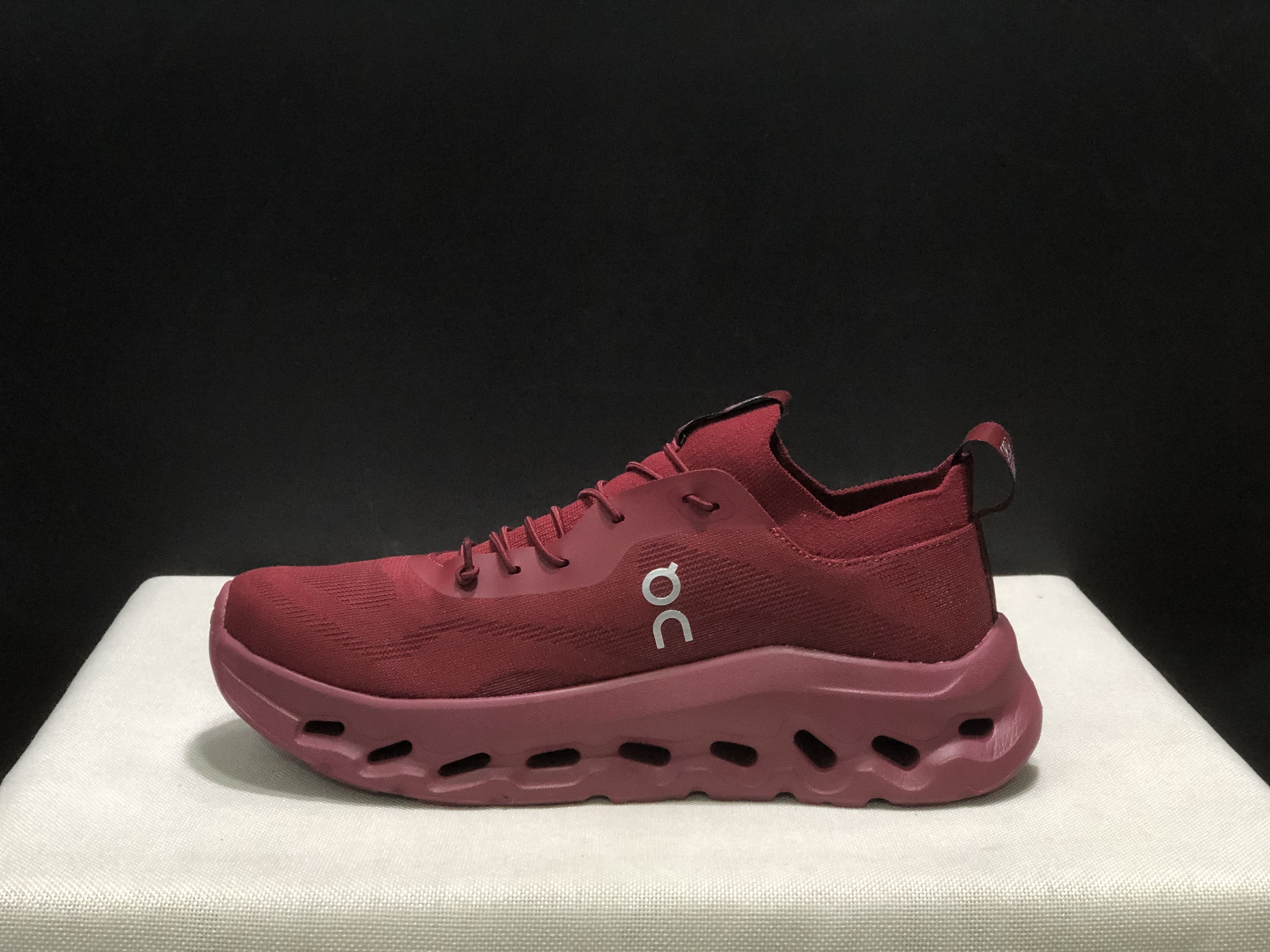 LOEWE x On Running Cloudtilt Running Shoes Co-Signed Edition Red
