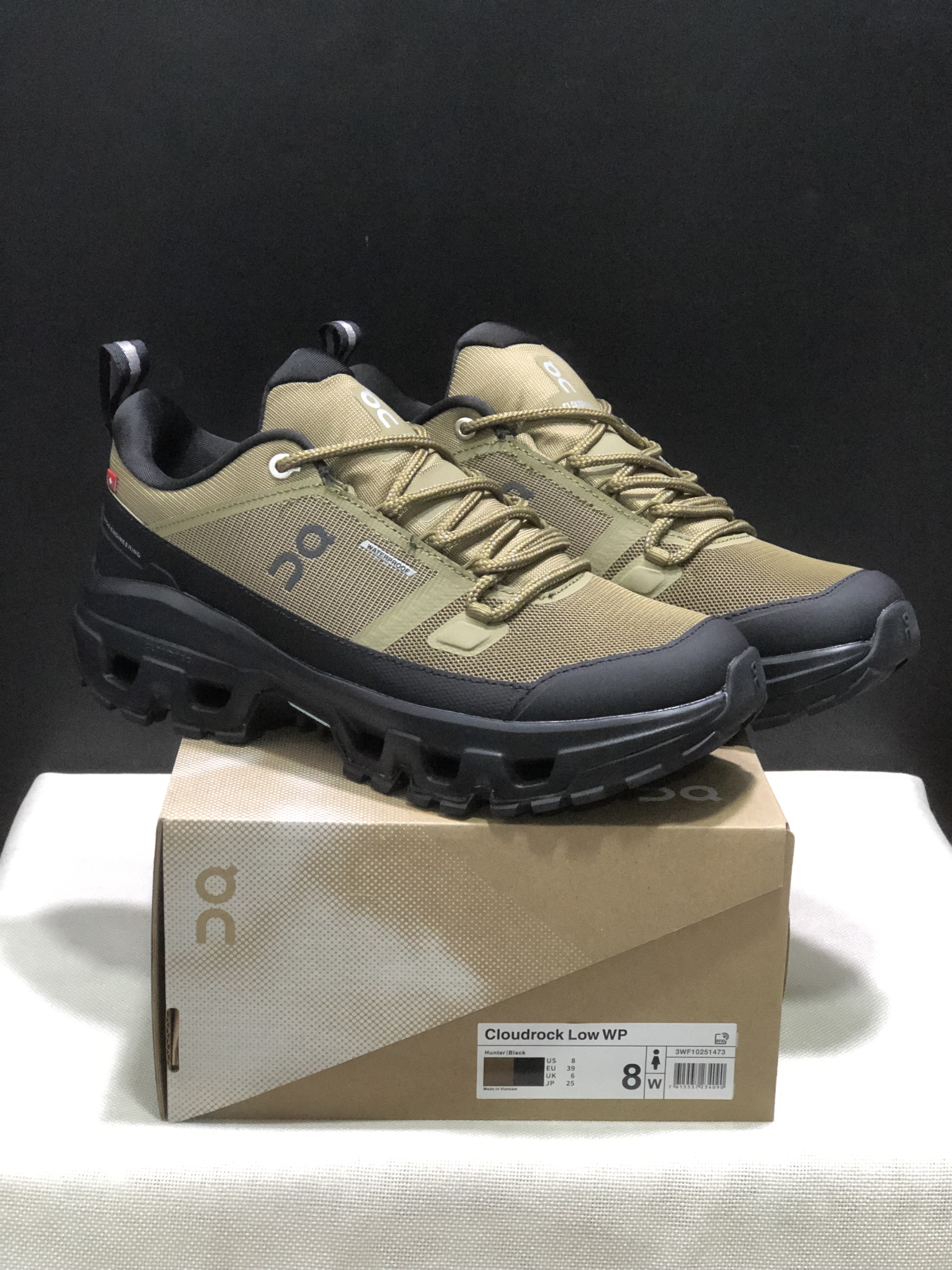 On Running Cloudrock Low WP Hiking Outdoor Shoes Hunter/Black