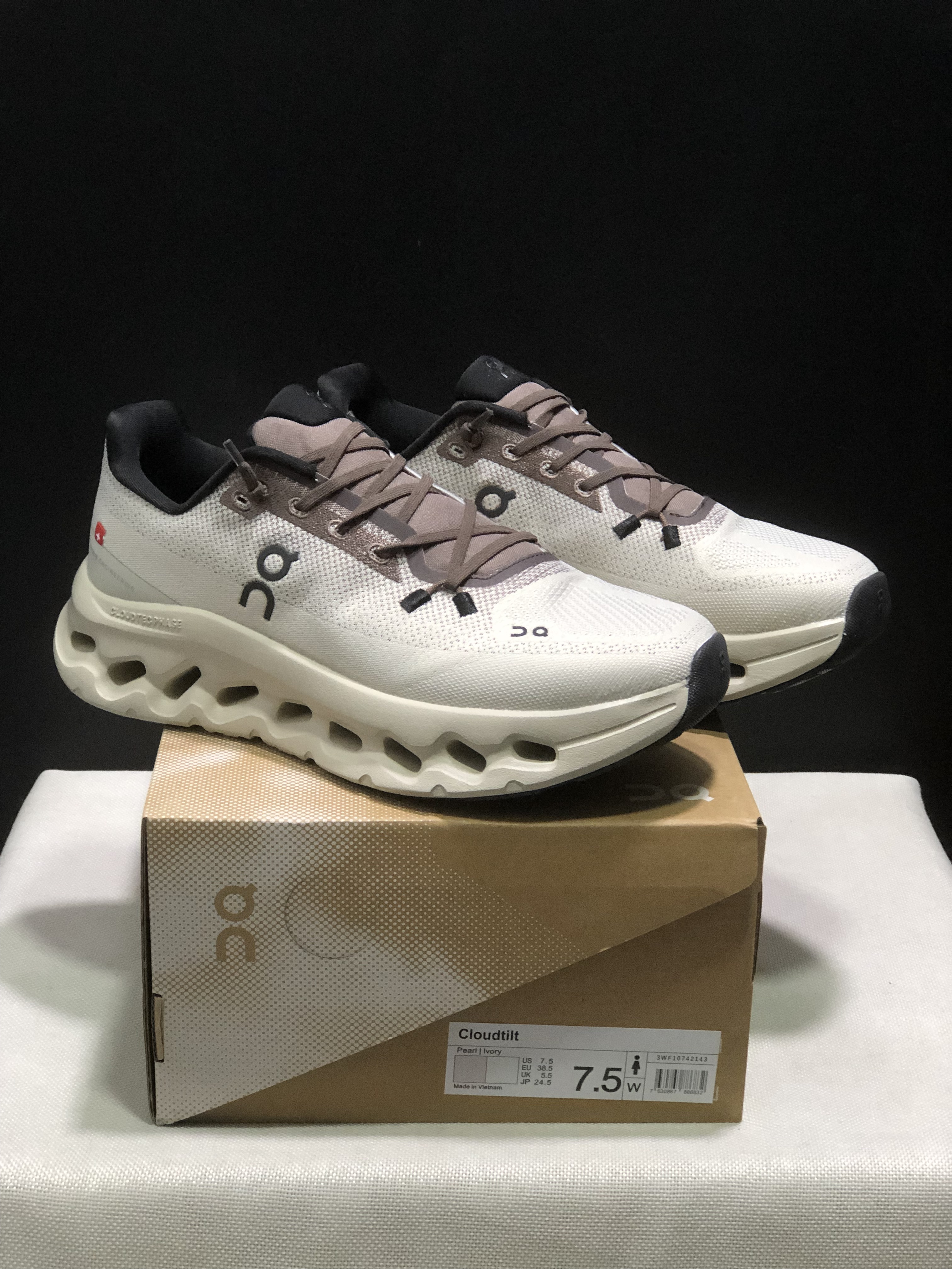 On Running Cloudtilt Durable Casual Life Shoes Ivory/Light Brown