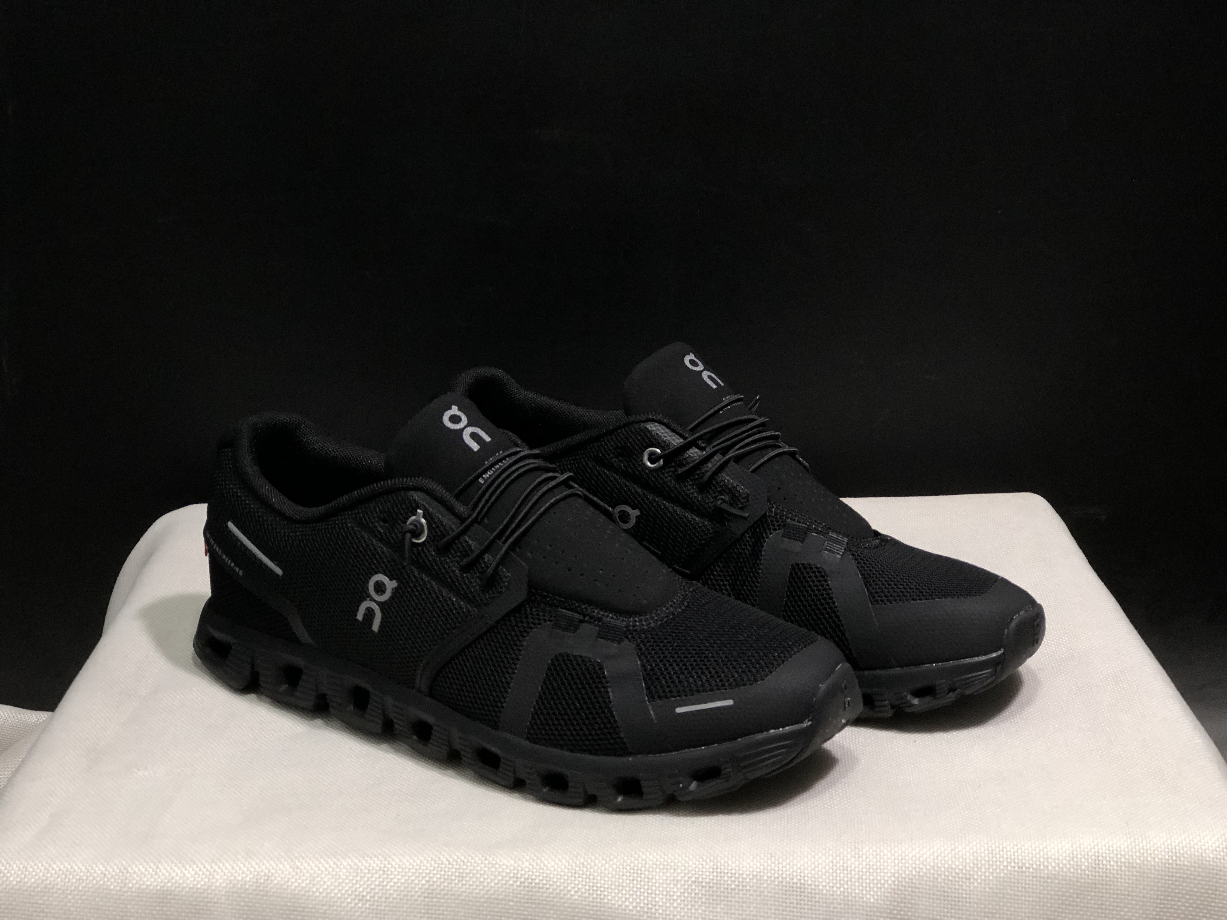 On Running Cloud 5 Lightweight Running Shoes Black/Asphalt