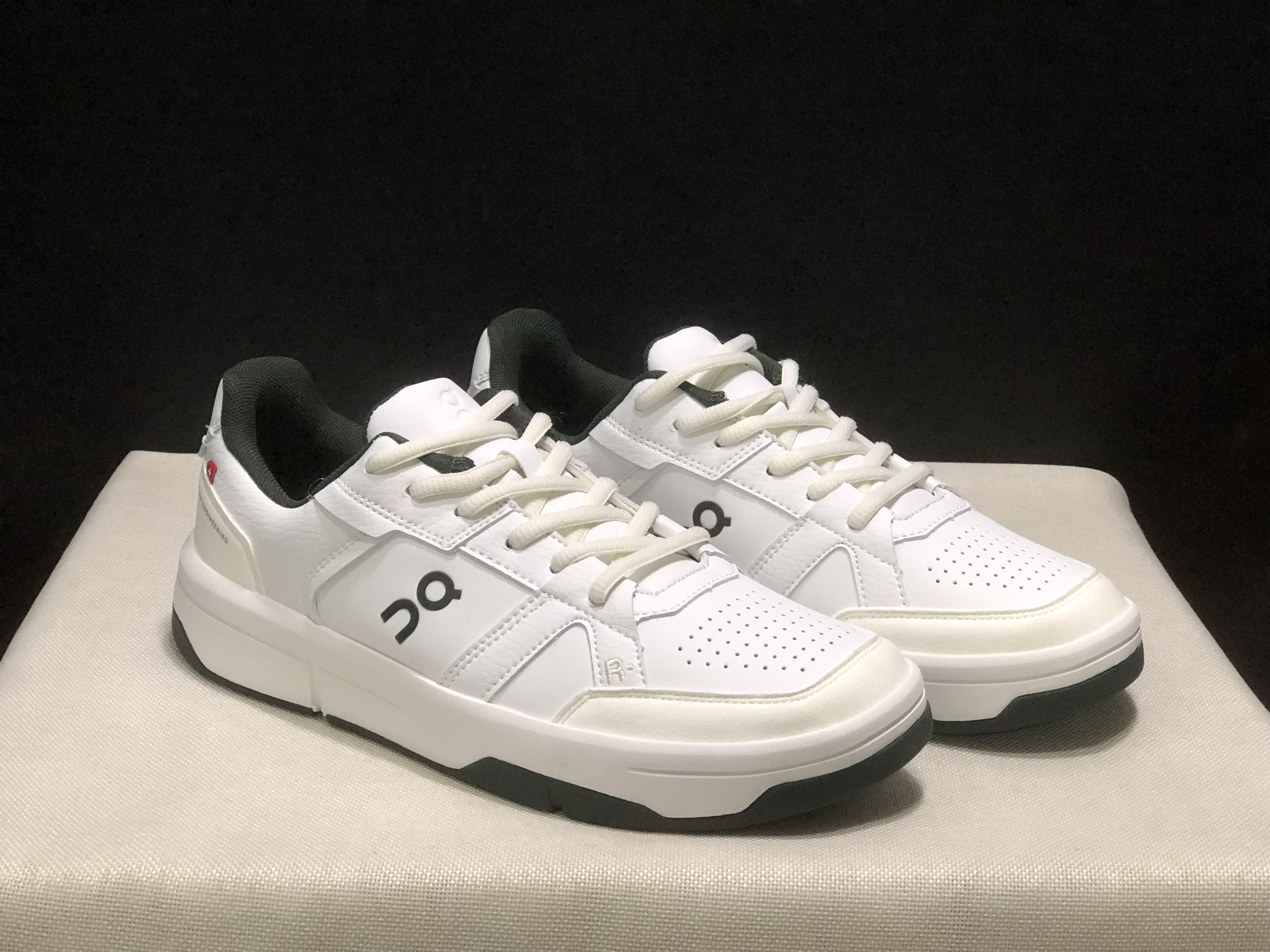 On Running The Roger Clubhouse Casual Sneakers White/Evergreen