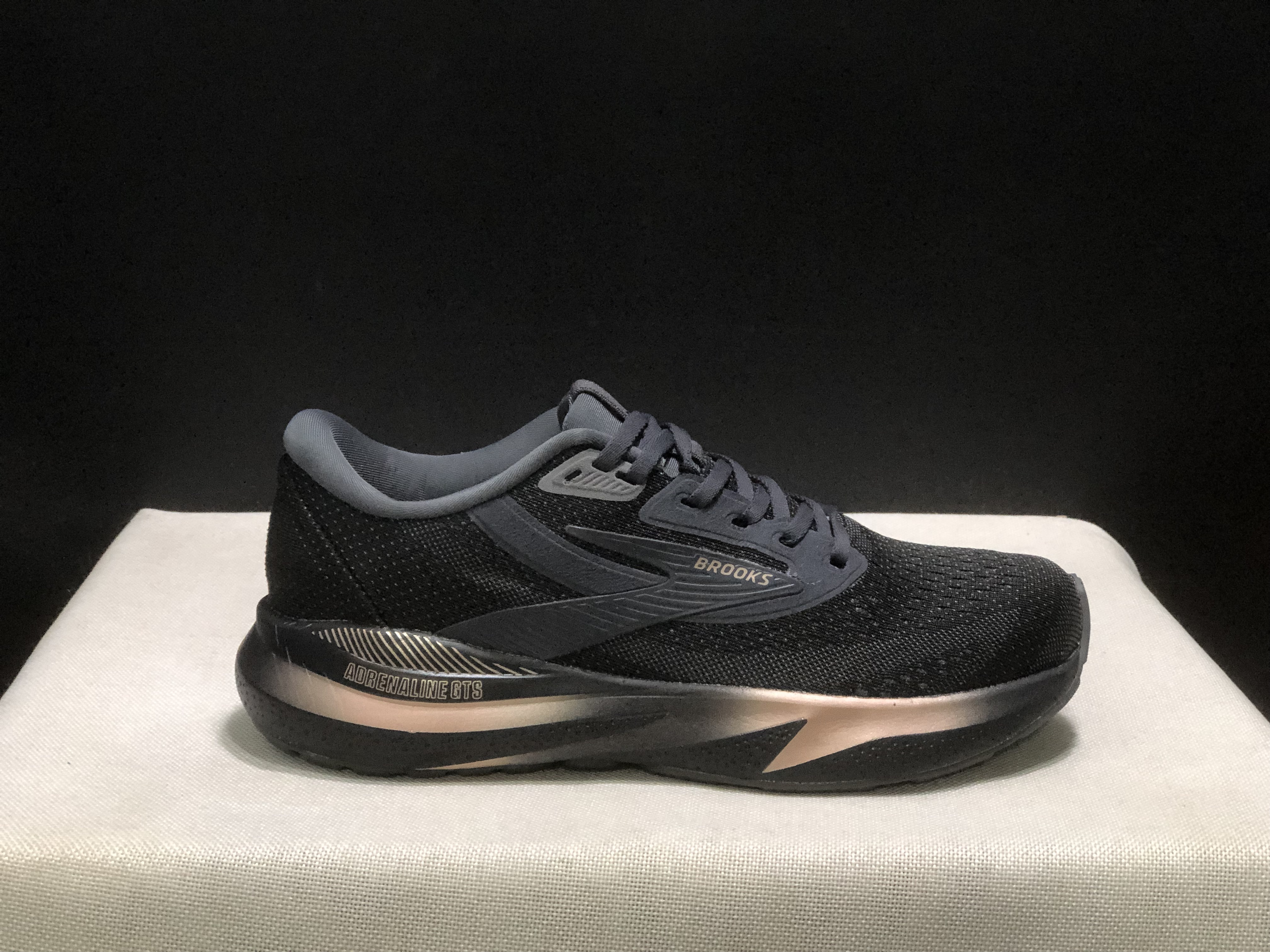 Brooks Adrenaline GTS 24 Casual Running Shoes Black/Gold