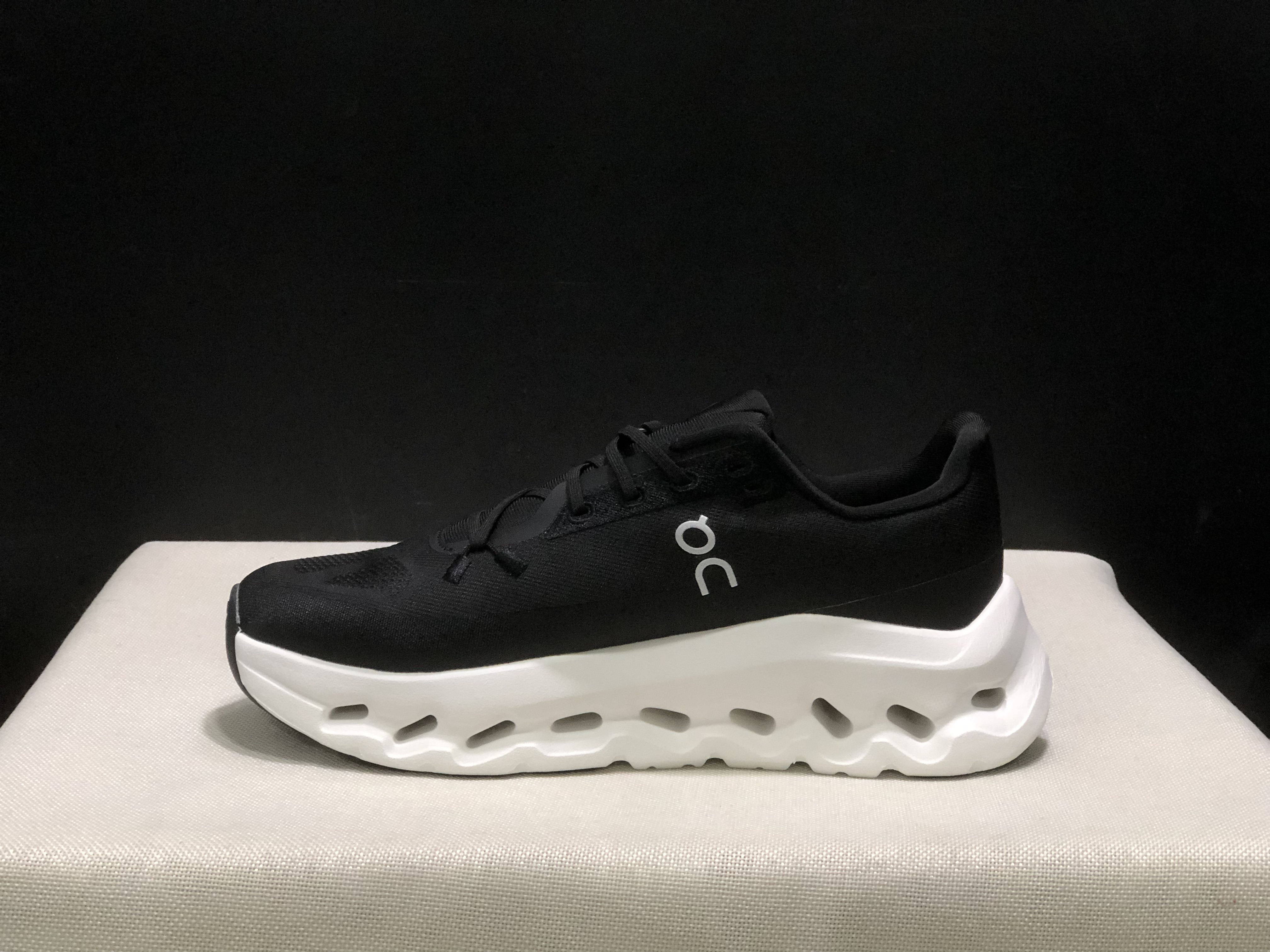 On Running Cloudtilt Durable White/Black Casual Life Shoes