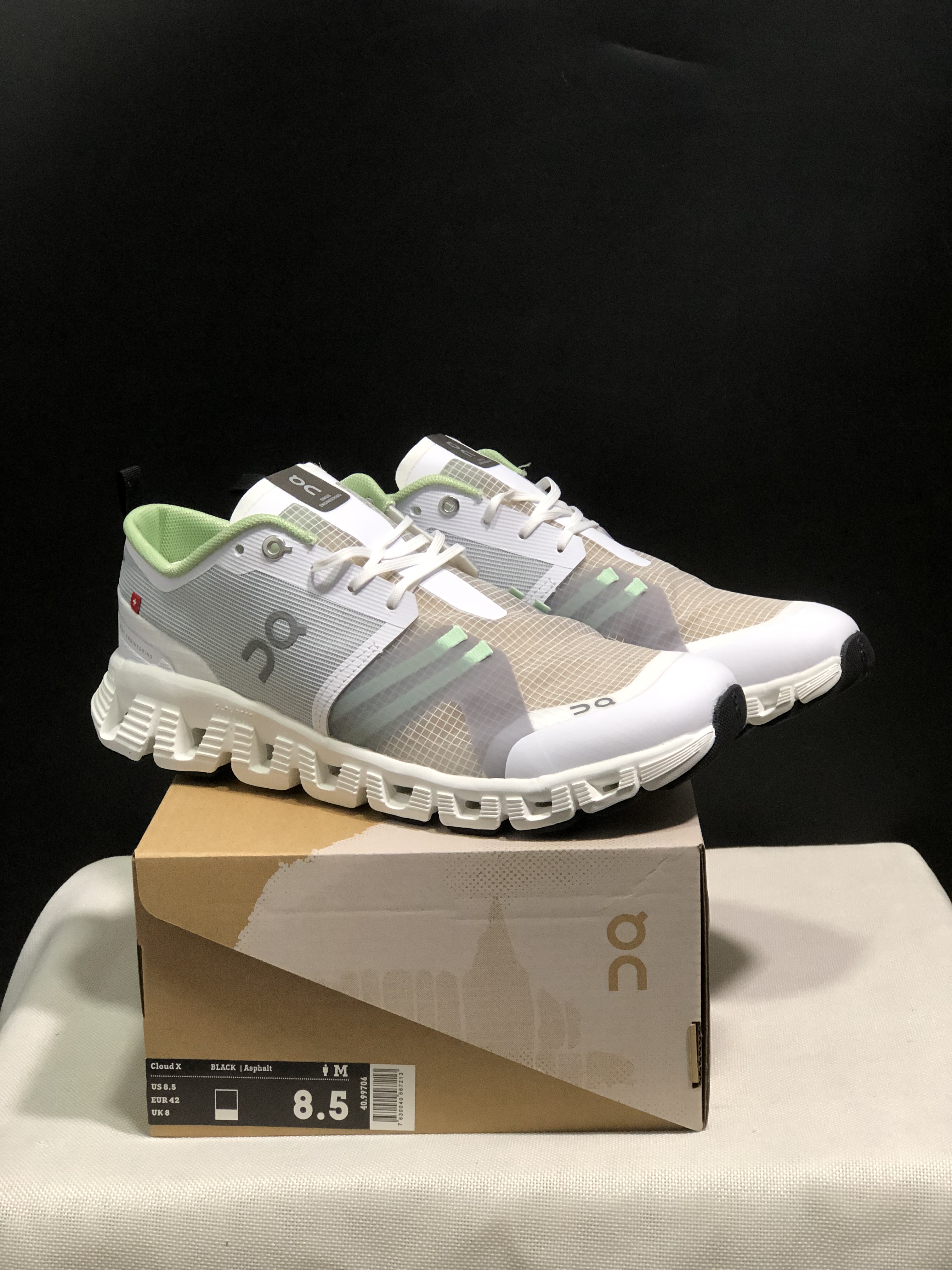 On Running Cloud X Shift Breathable And Shock-Absorbing Lightweight Running Shoes Light Grey/Light Green