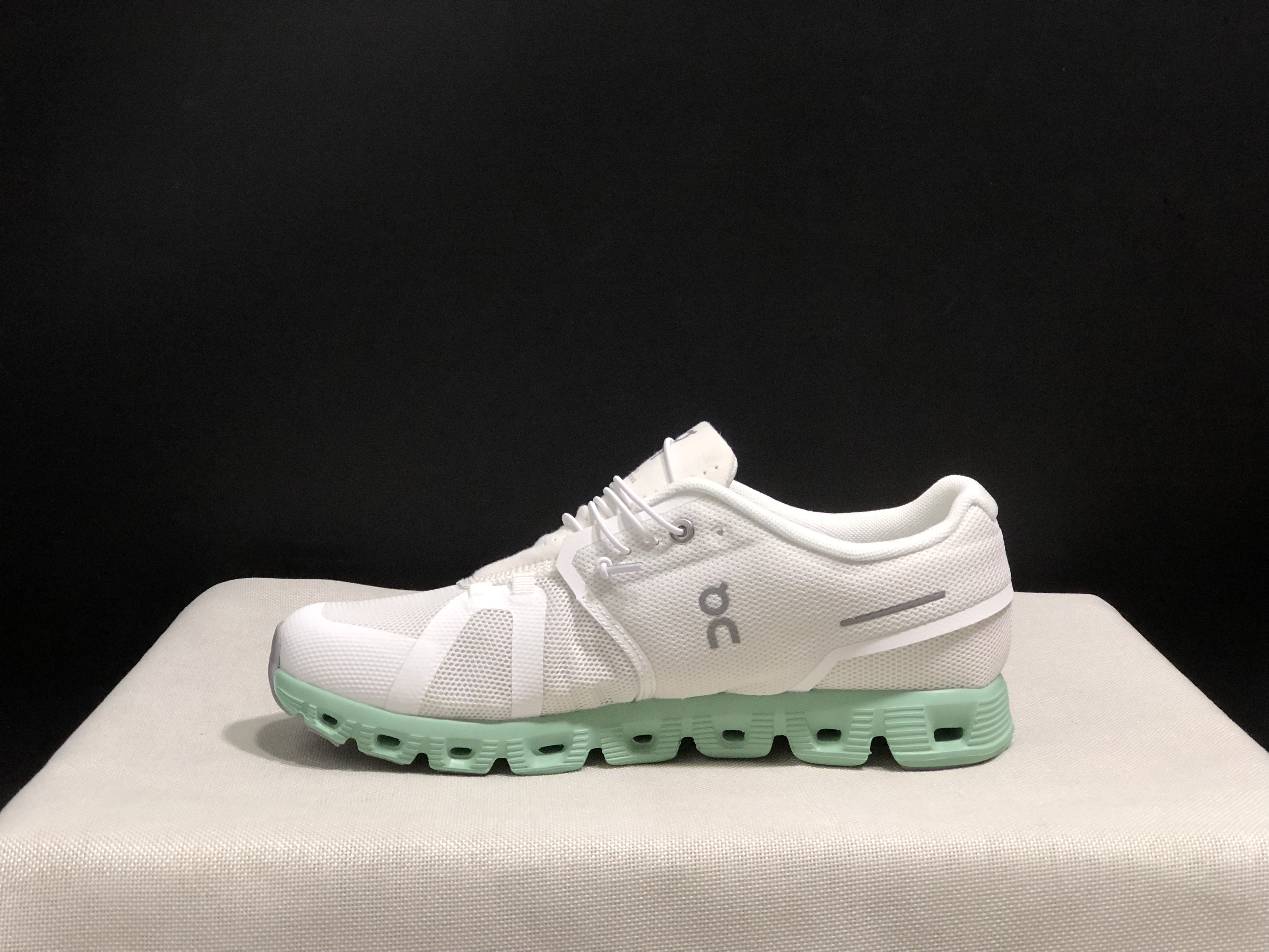 On Running Cloud 5 Lightweight Running Shoes White/Green