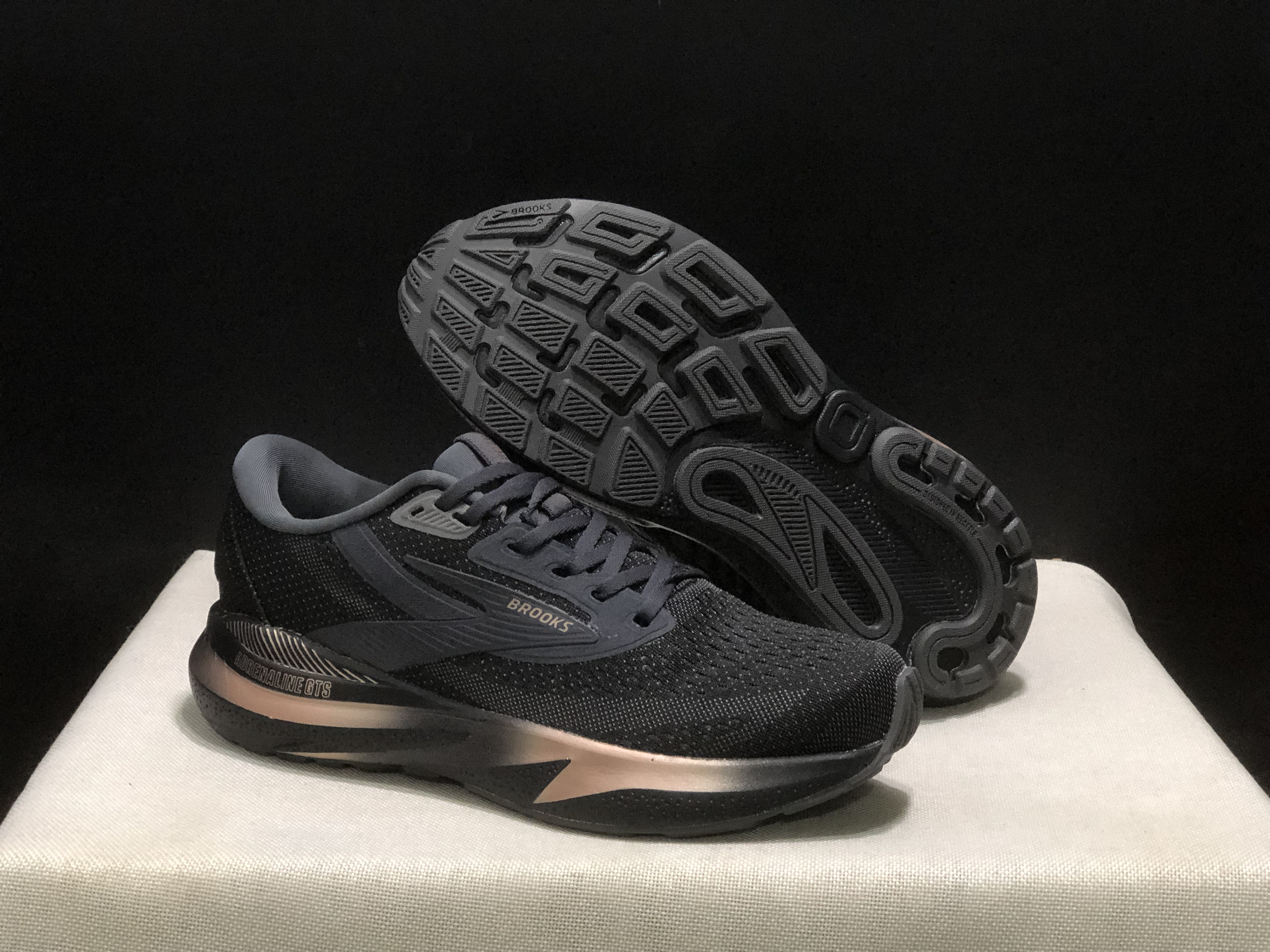 Brooks Adrenaline GTS 24 Casual Running Shoes Black/Gold