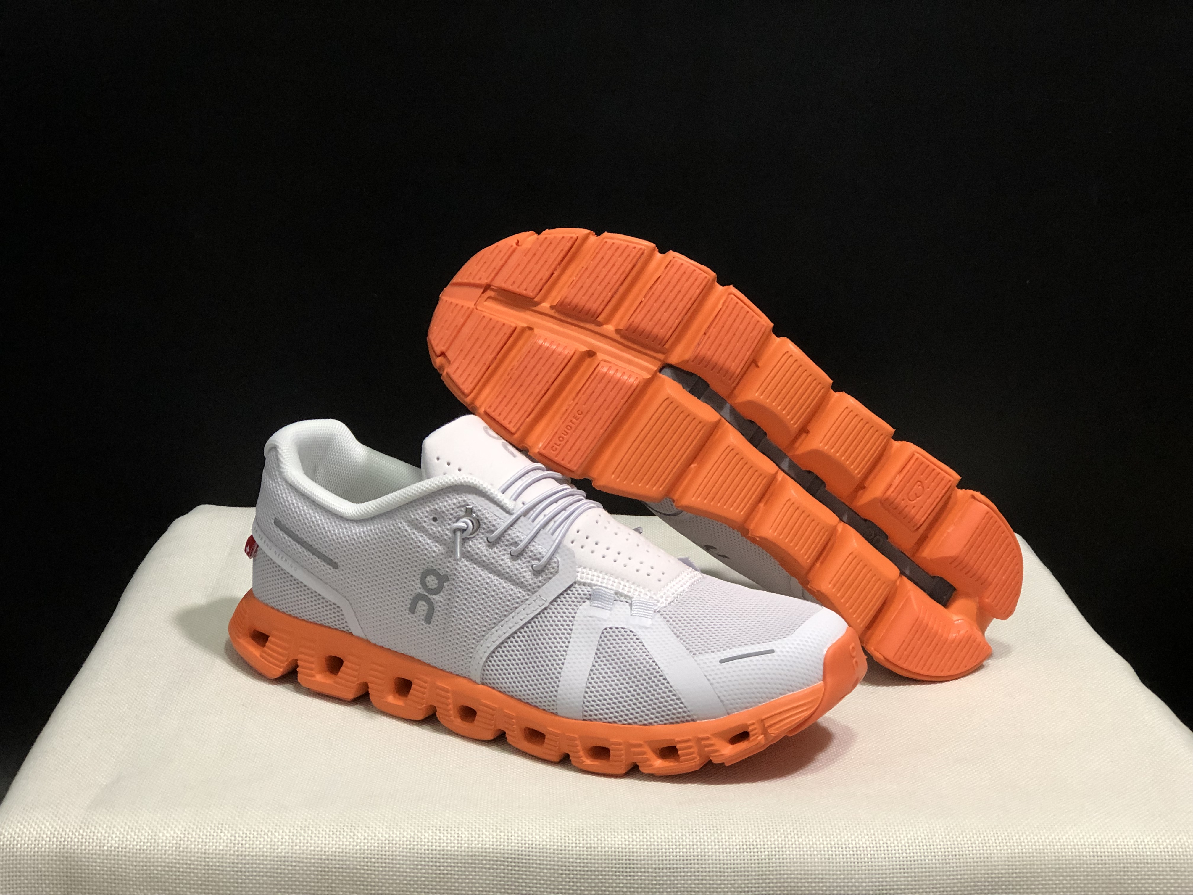 On Running Cloud 5 Lightweight Running Shoes Misty white/Orange