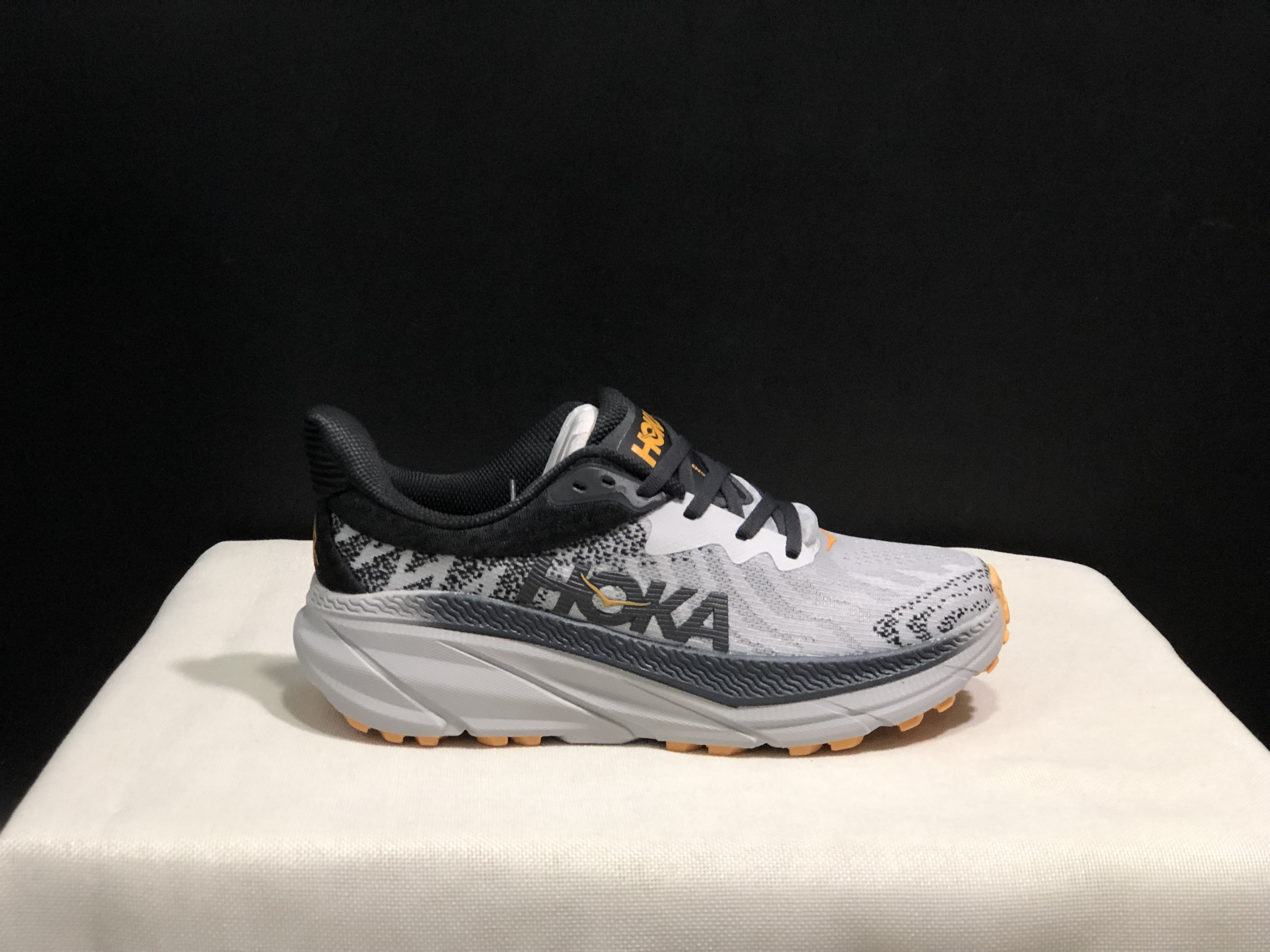 Hoka One One Challenger 7 Shock-absorbing Breathable Running Shoes Sneakers White