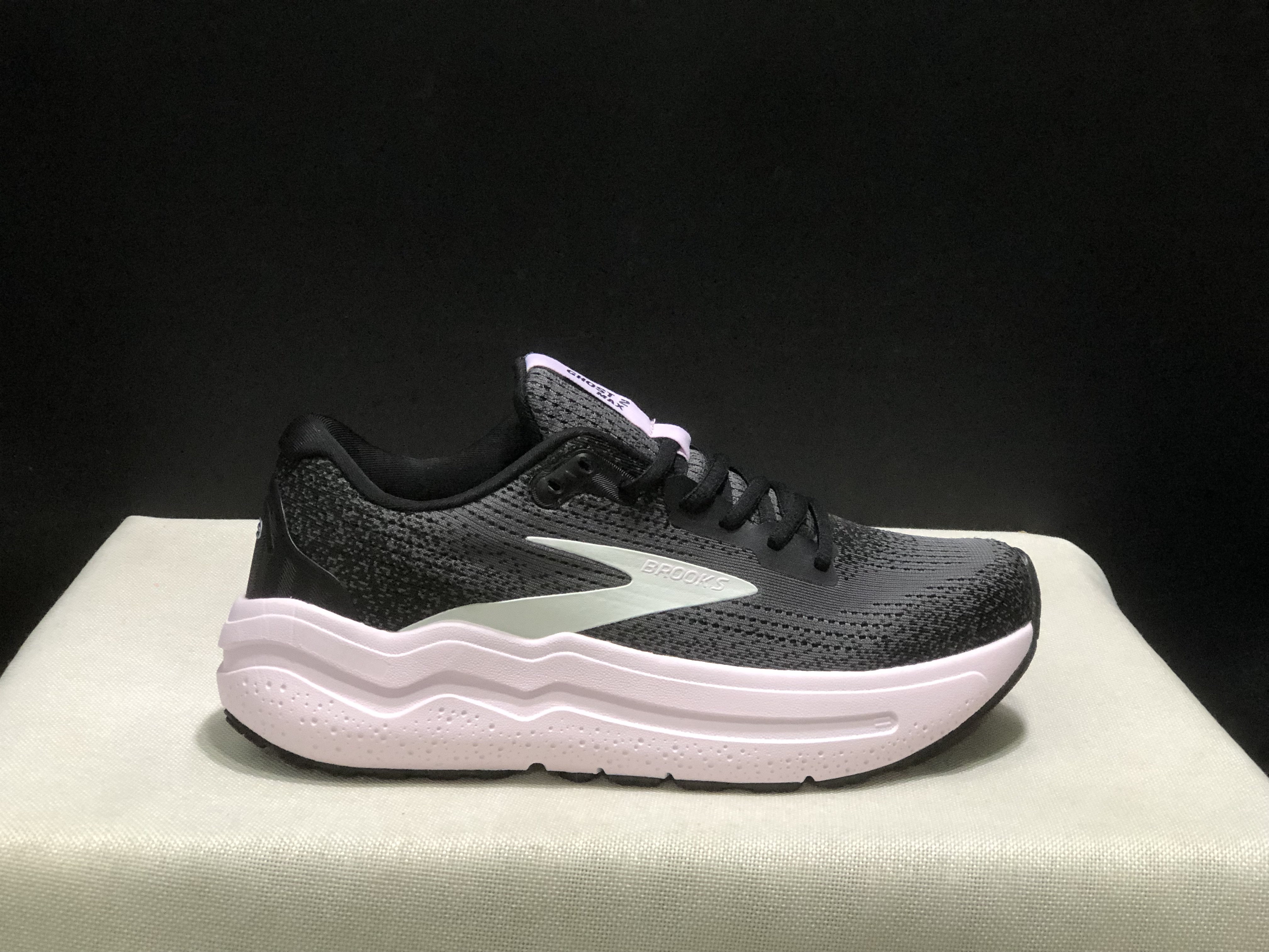 Brooks Ghost Max 2 Breathable Low-top Running Shoes Black/Pink