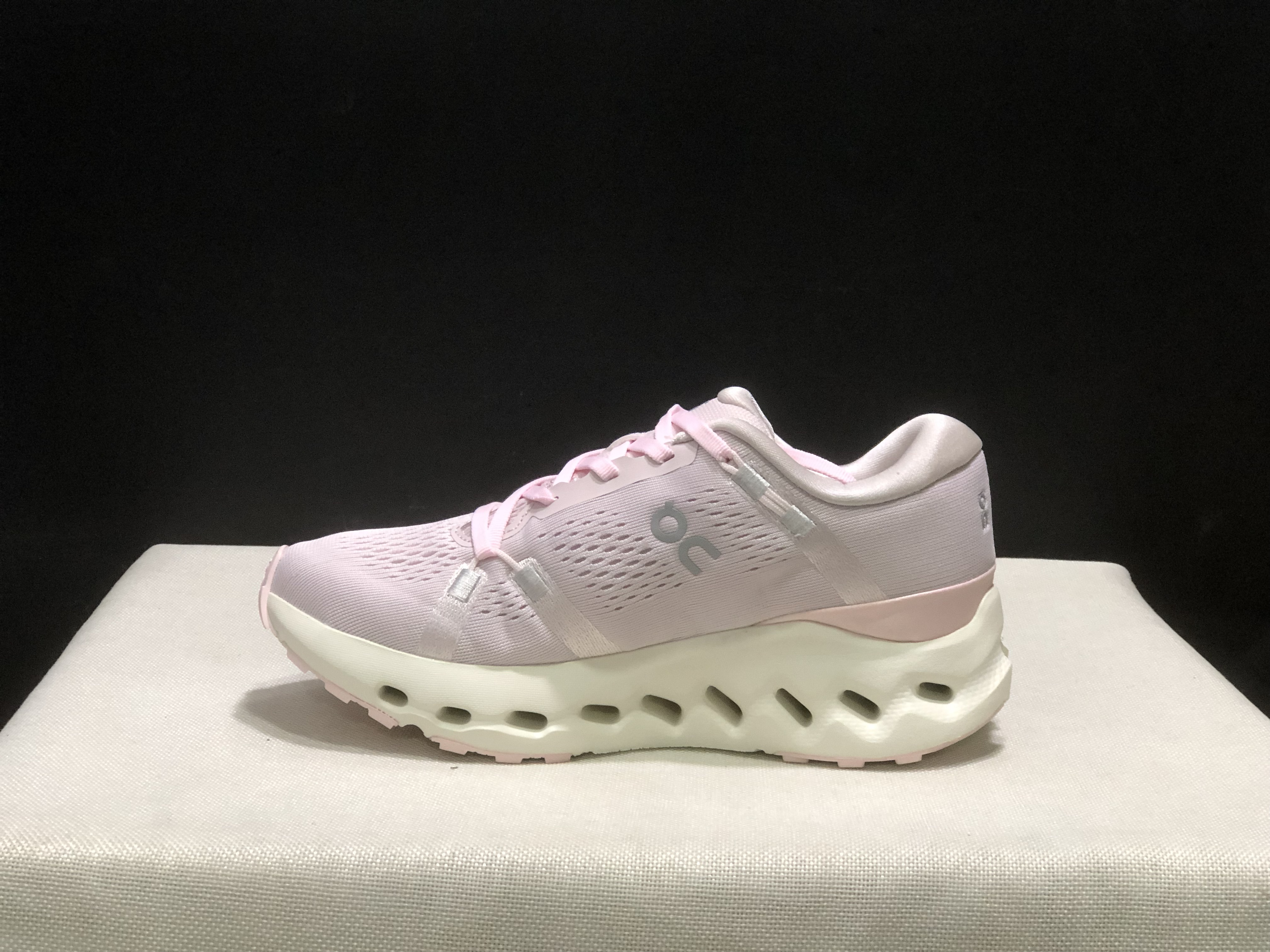 On Running Cloudsurfer 2 Casual Running Shoes Plum Powder/Iovry