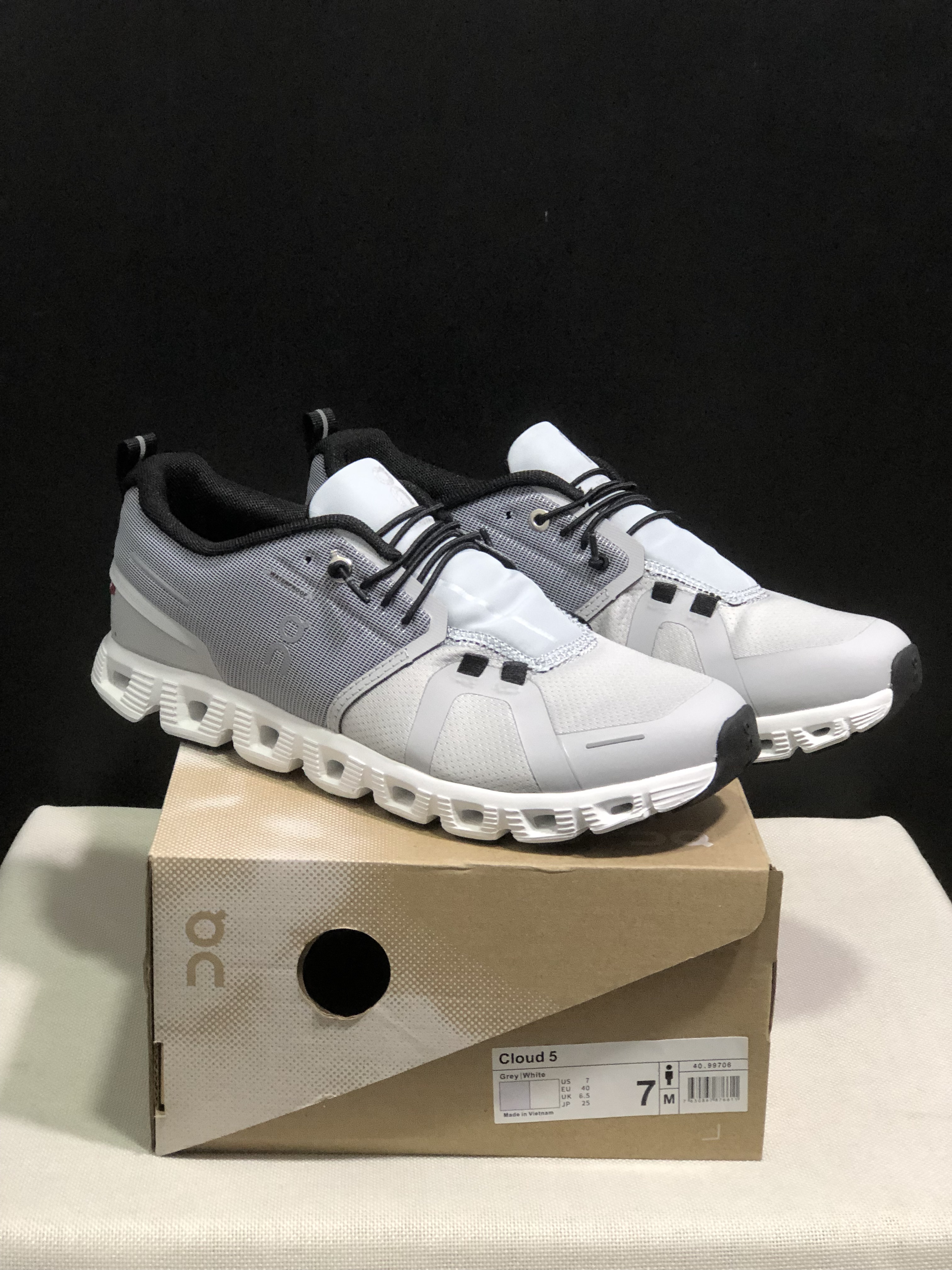 On Running Cloud 5 Lightweight Running Shoes Grey