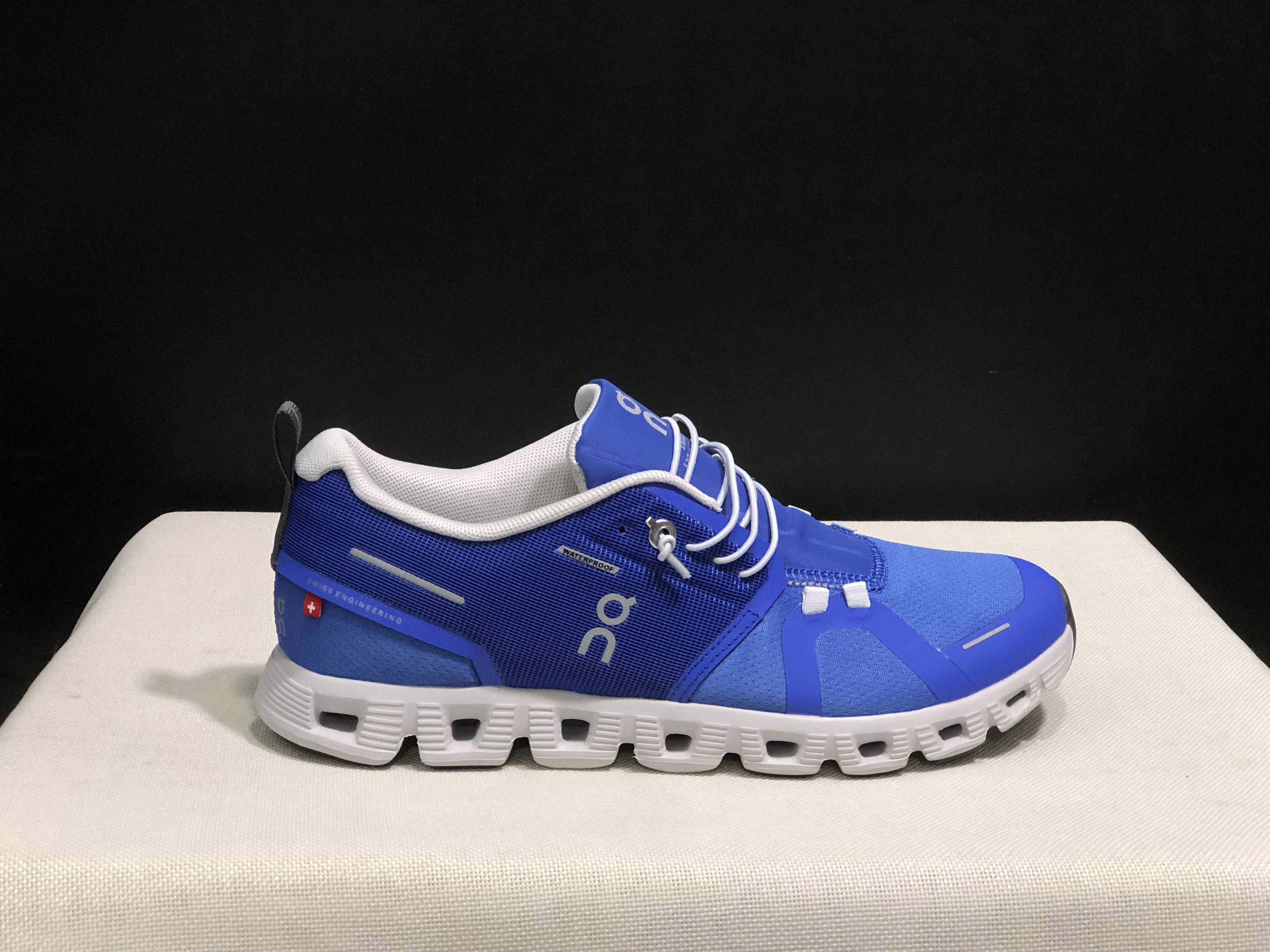 On Running Cloud 5 Lightweight Running Shoes Sapphire Blue