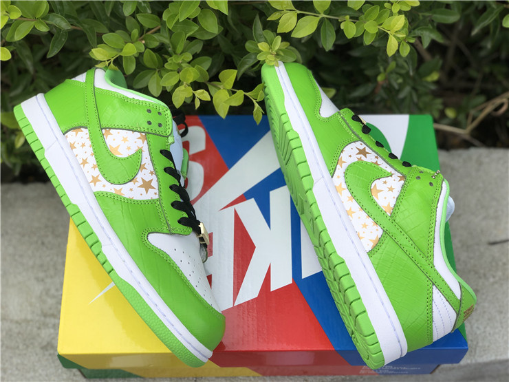Nike Supreme x Dunk OG SB QS Low Mean Green Sneakers