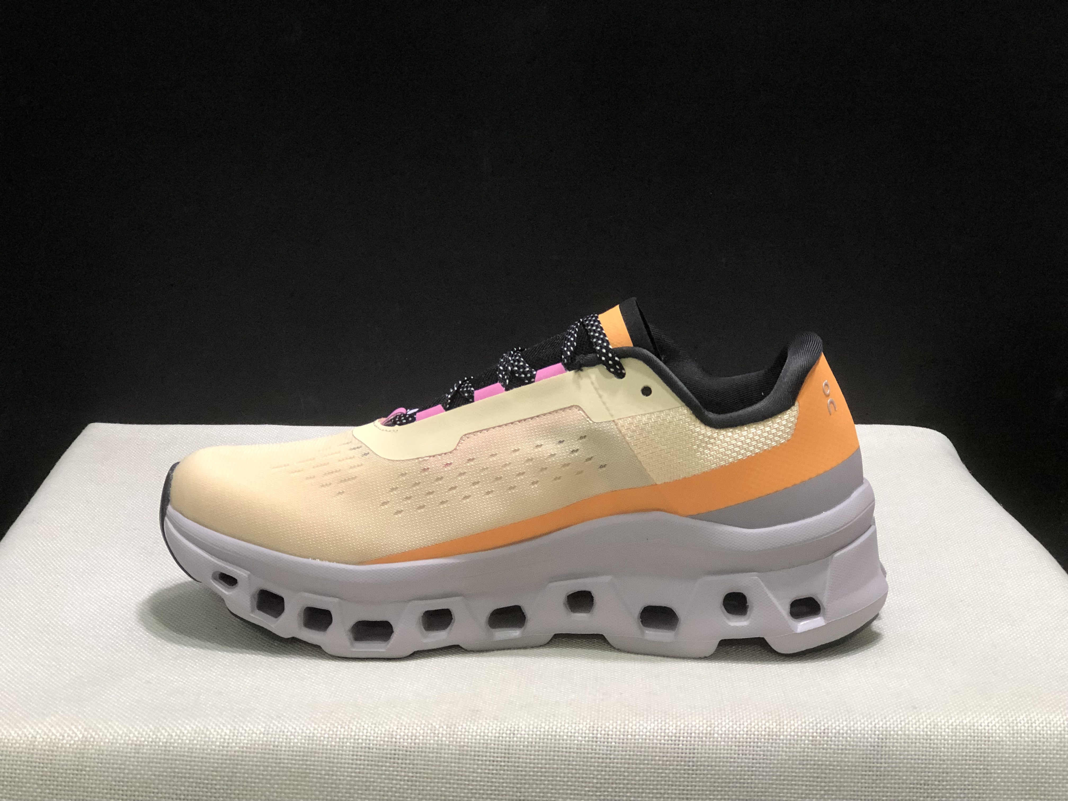 On Running Cloudmonster Anti-Slip Running Shoes Blonde/Fade