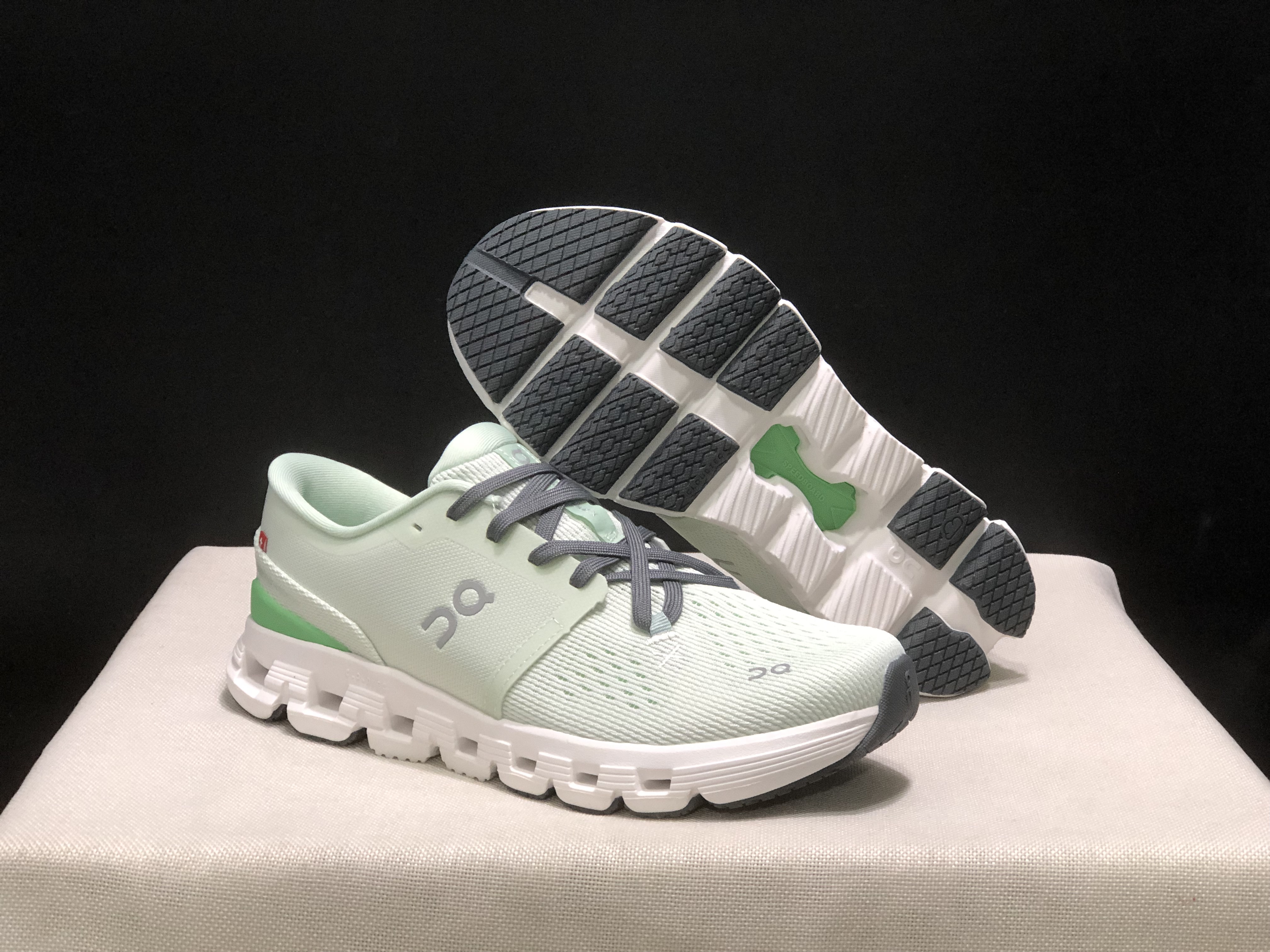 On Running Cloud X4 Comfortable Running Shoes Aloe/Honeydew
