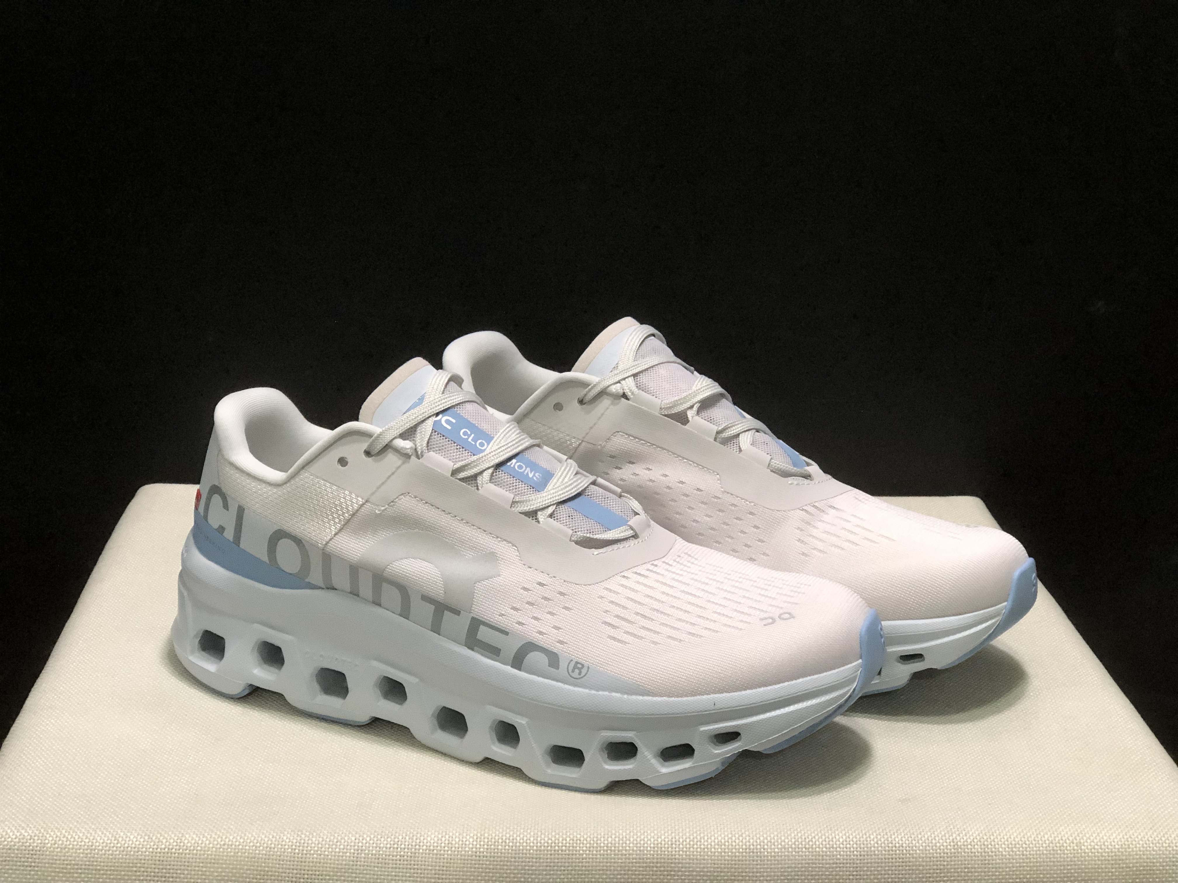 On Running Cloudmonster Anti-Slip Running Shoes Frost/Wash